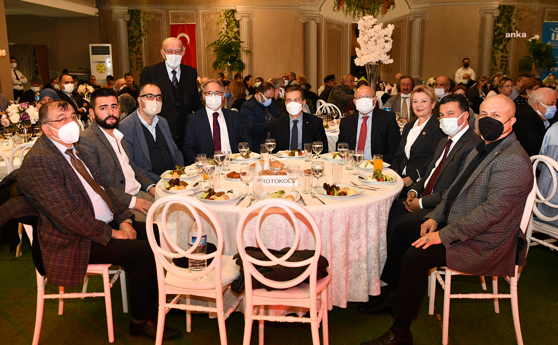 TEPEBAŞI BELEDİYE BAŞKANI ATAÇ YENİ CHP ÜYELERİYLE BULUŞTU
