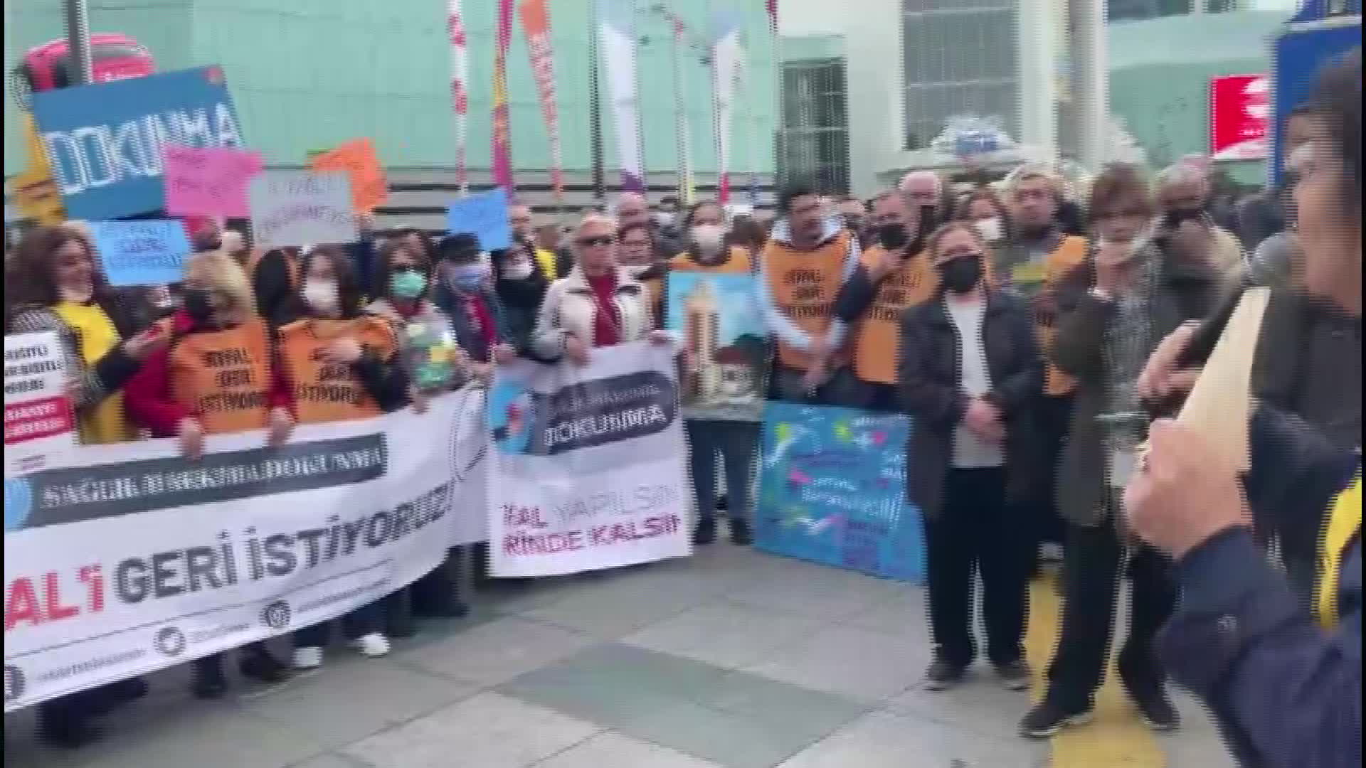 ŞİŞLİ ETFAL HASTANESİ’NİN TAŞINMAMASI İÇİN “İNSAN ZİNCİRİ”