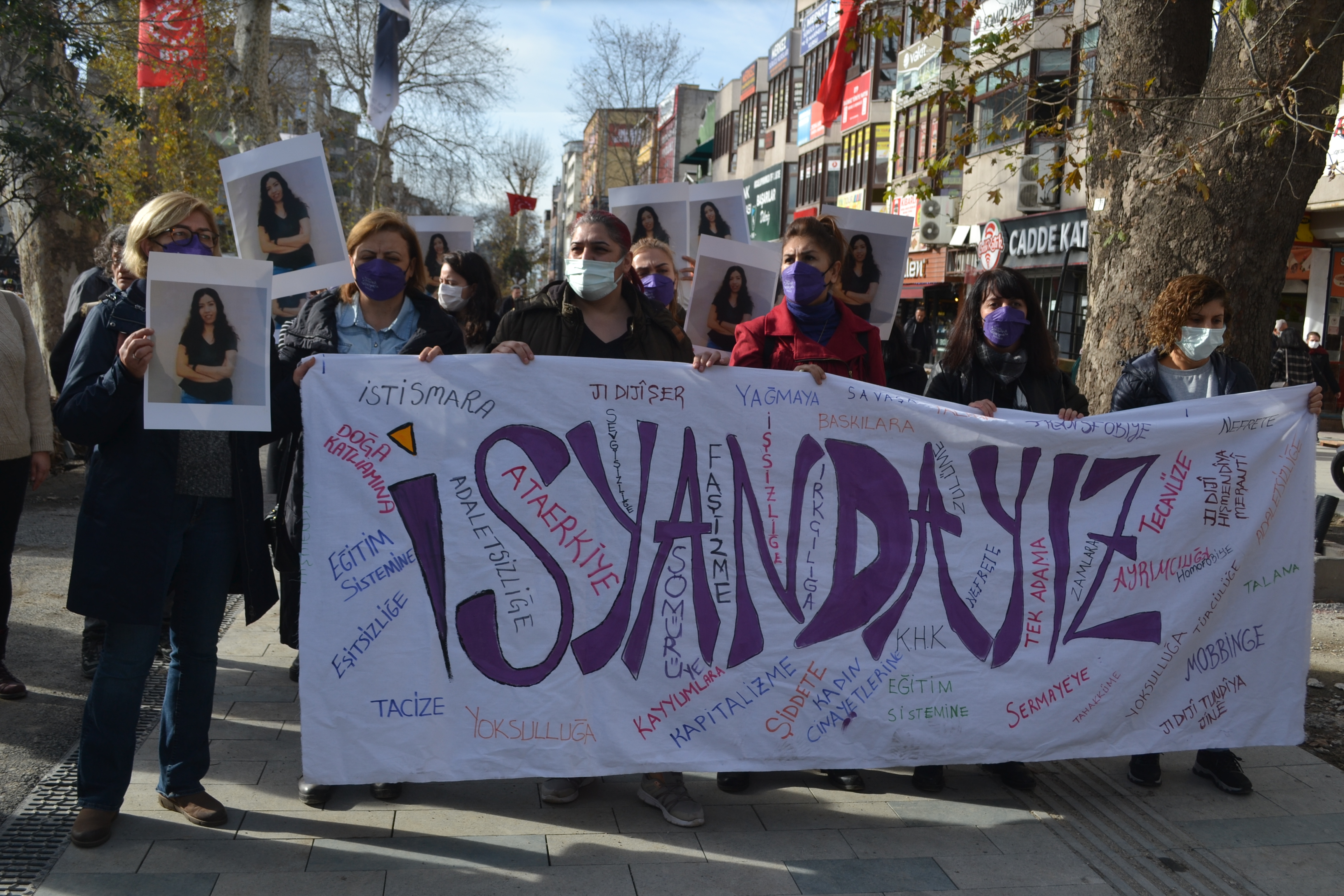 KOCAELİLİ KADINLARDAN "GARİBE GEZER" PROTESTOSU