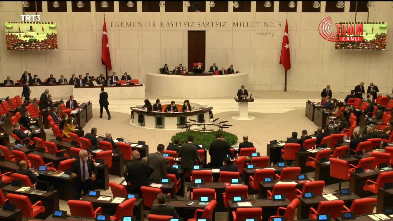 BAKAN KOCA: HEKİMLER TAZMİNAT KORKUSUYLA HASTALARINA MÜDAHALE ETMELERİ GEREKEN NOKTADA ELİ KOLU BAĞLI KALIYOR