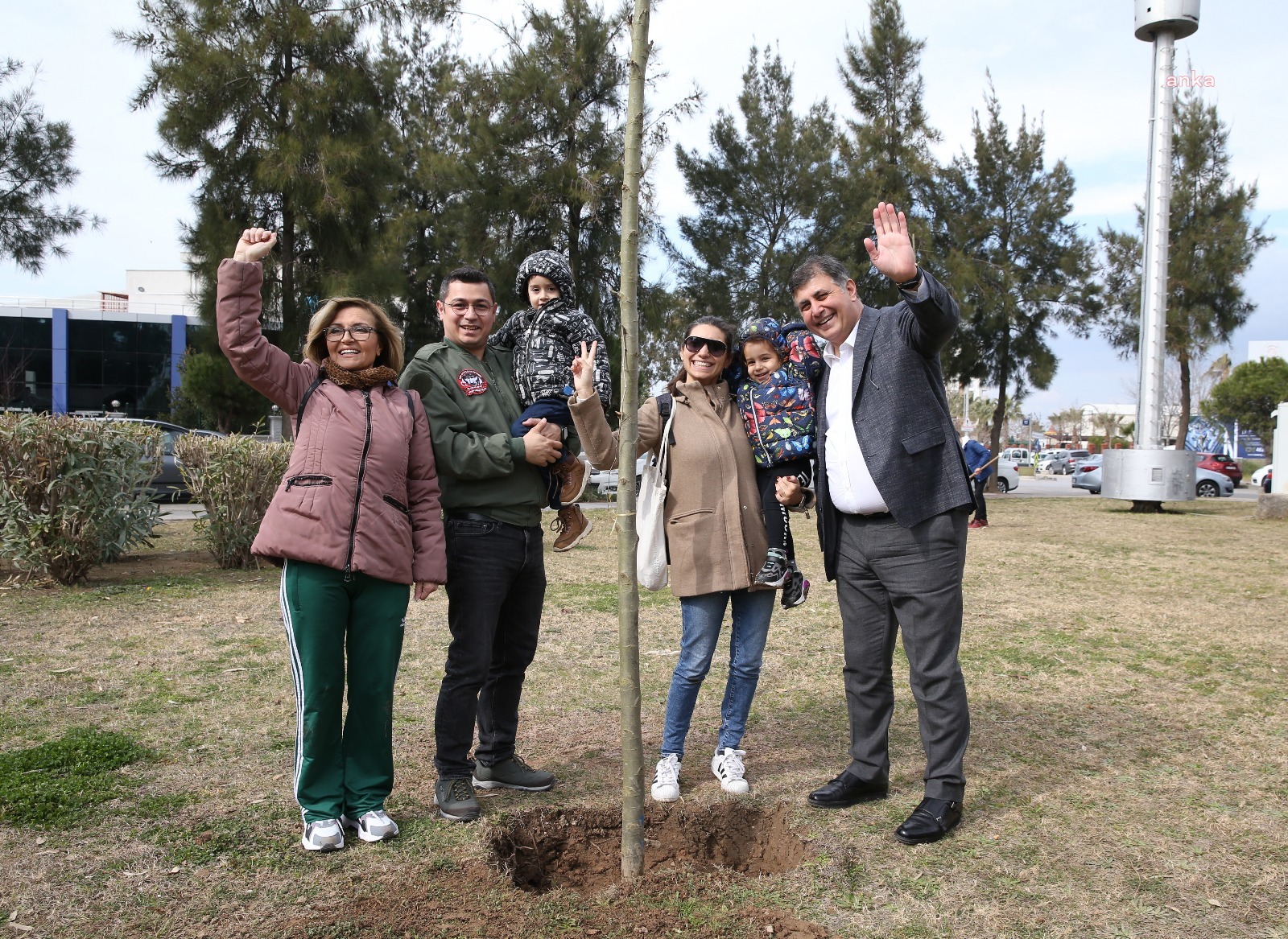 YEŞİL KARŞIYAKA İÇİN 40 BİN FİDAN
