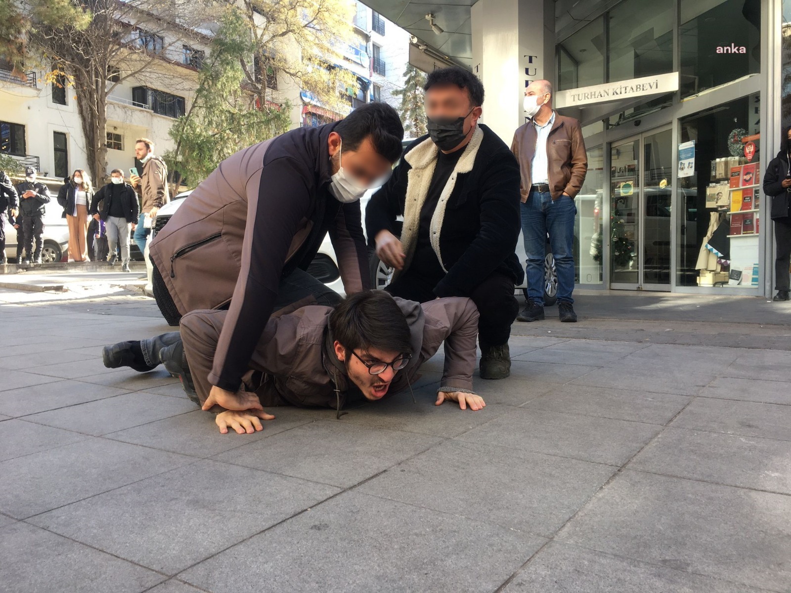 ÖĞRENCİLERİN “BİZİ GELECEĞİN KÖLESİ SANDILAR” PANKARTI DA POLİS TUTANAĞINA GEÇTİ