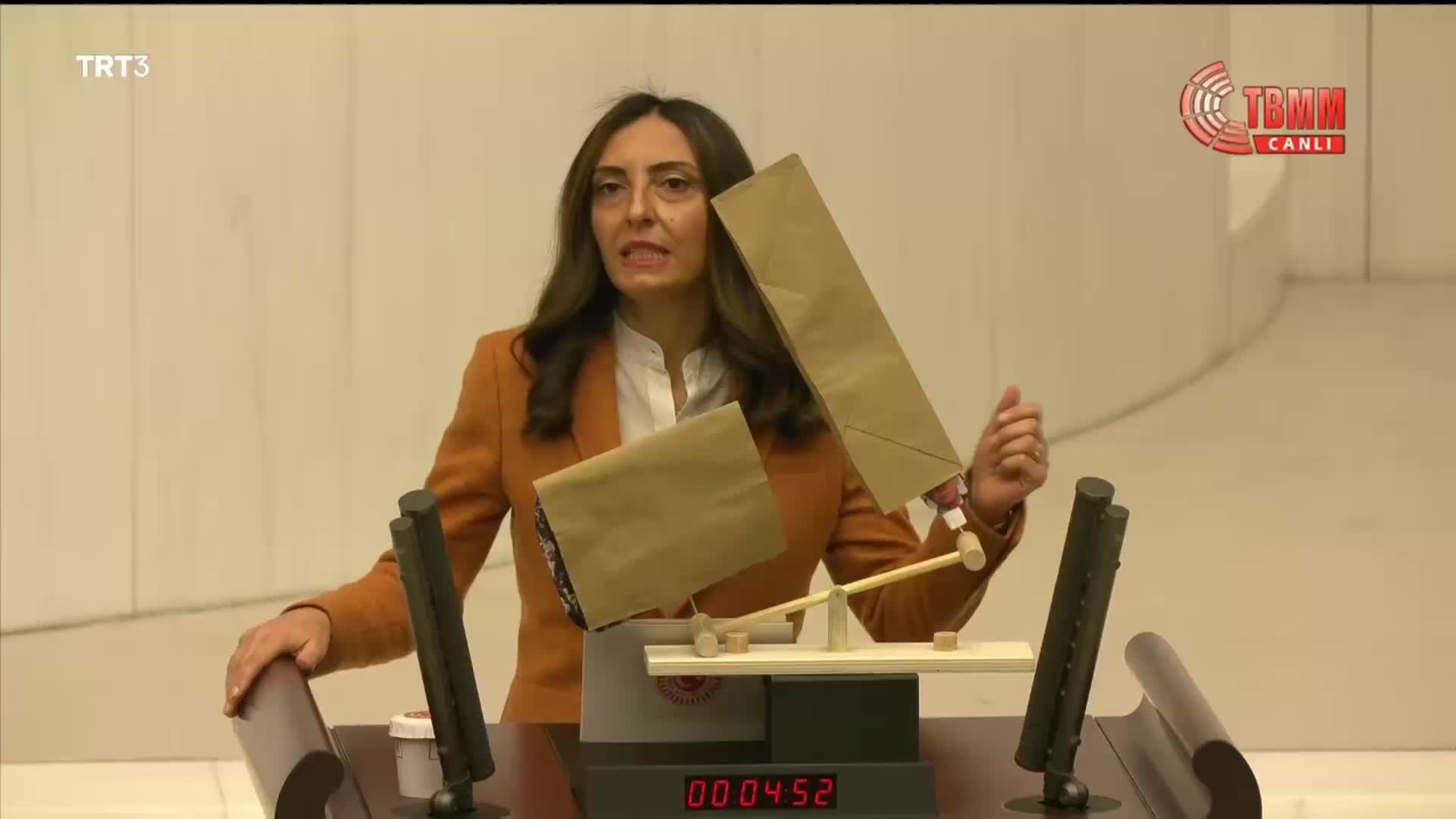 KAYIŞOĞLU: "GELİYOR GELMEKTE OLAN, İLK SEÇİMDE YUKARIYA ÇIKACAK MİLYONLARCA İNSAN"