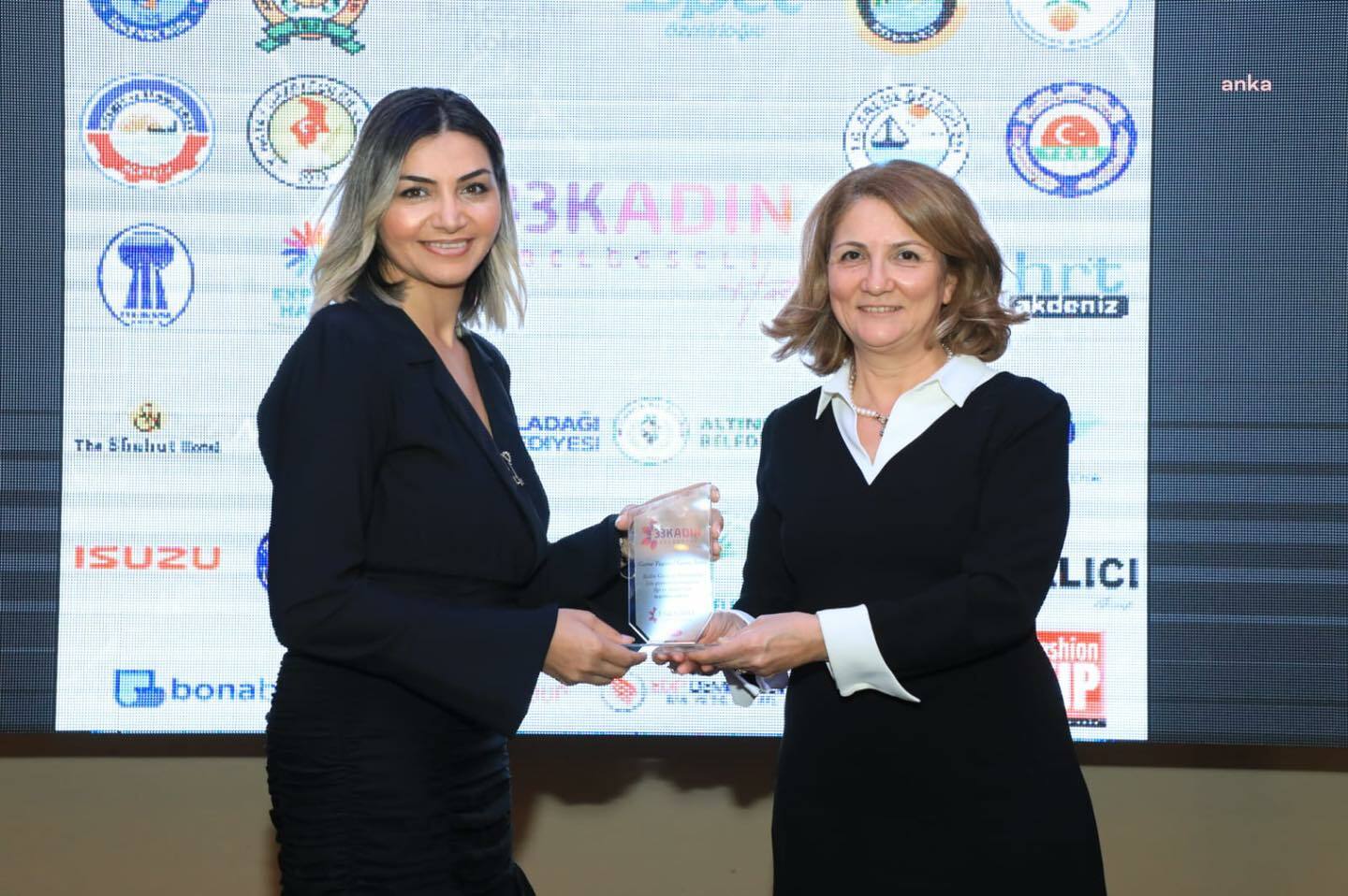 33 KADIN BELGESELİ’NİN GALASI YAPILDI