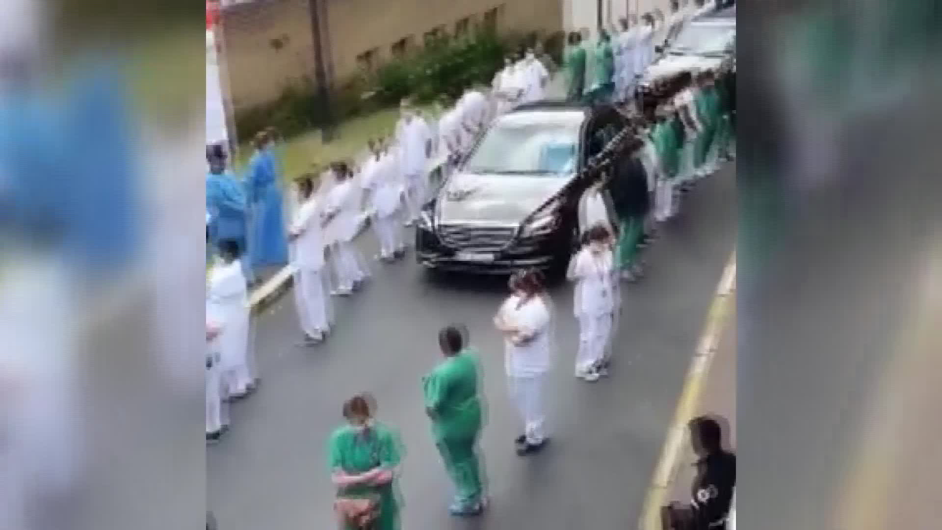 BELÇİKA'DA SAĞLIK ÇALIŞANLARI HASTANE ZİYARETİ SIRASINDA BAŞBAKANI PROTESTO ETTİ
