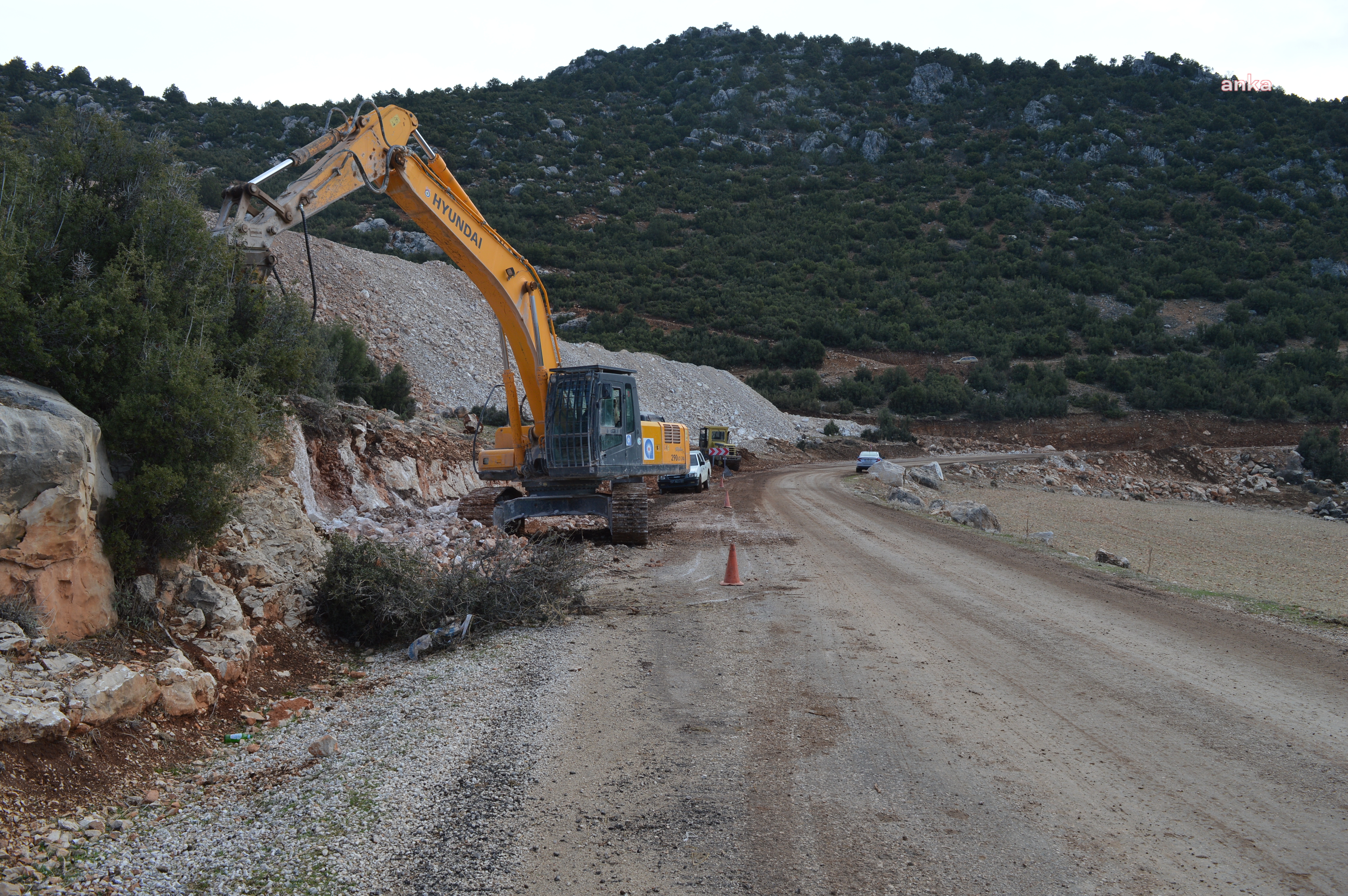 KORKUTELİ- GÜZLE YOLU ÇALIŞMALARINDA SONA GELİNDİ