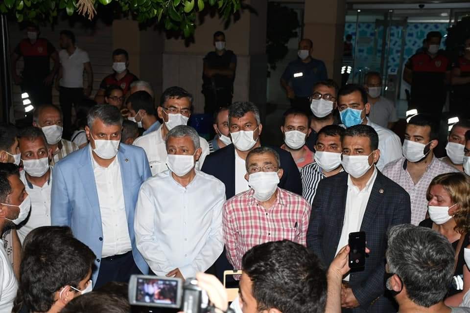 CHP’Lİ GENCİN TUTUKLANMASINA TEPKİLER SÜRÜYOR: BİRBİRİMİZİ KANDIRMAYALIM YUKARIDAN TALİMAT GELDİ