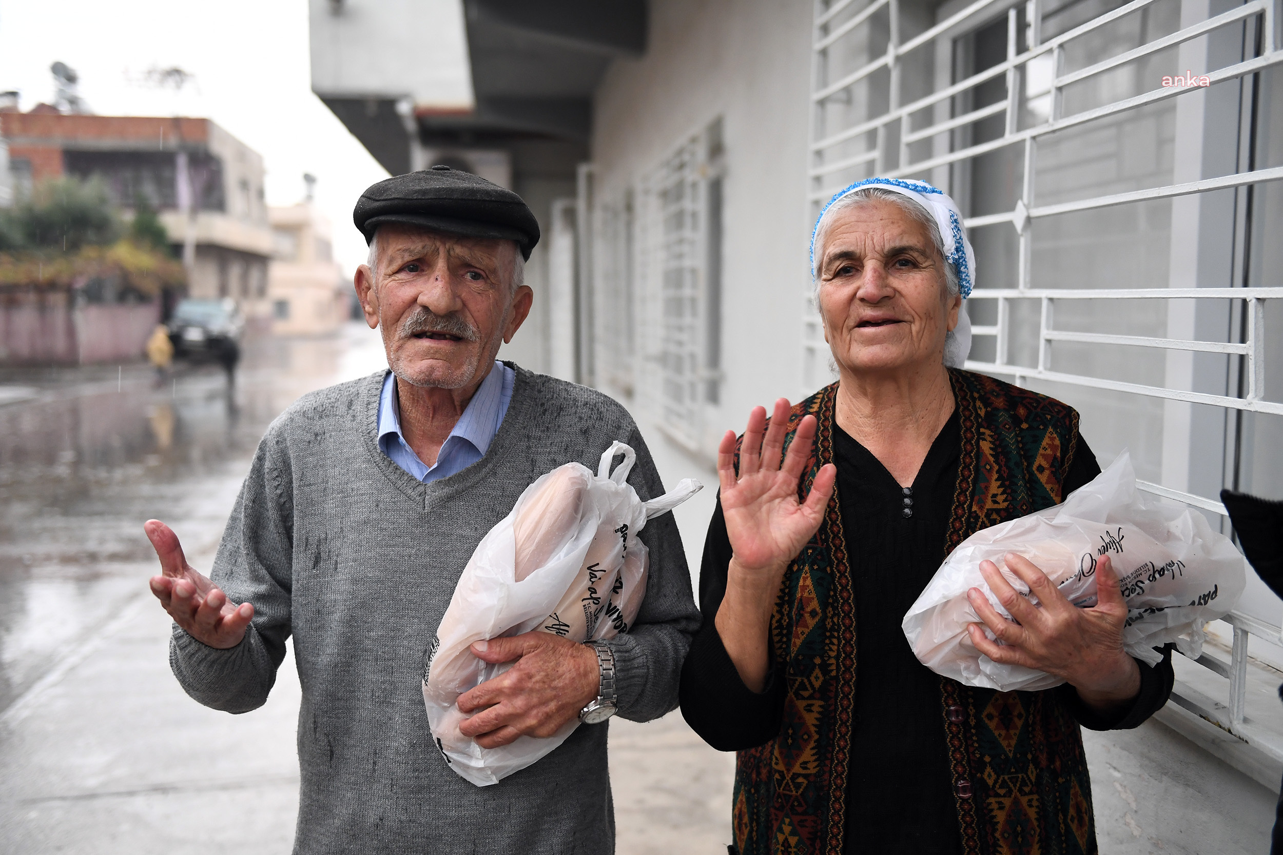 MERSİN BÜYÜKŞEHİR ÜCRETSİZ EKMEK DAĞITIMINA BAŞLADI