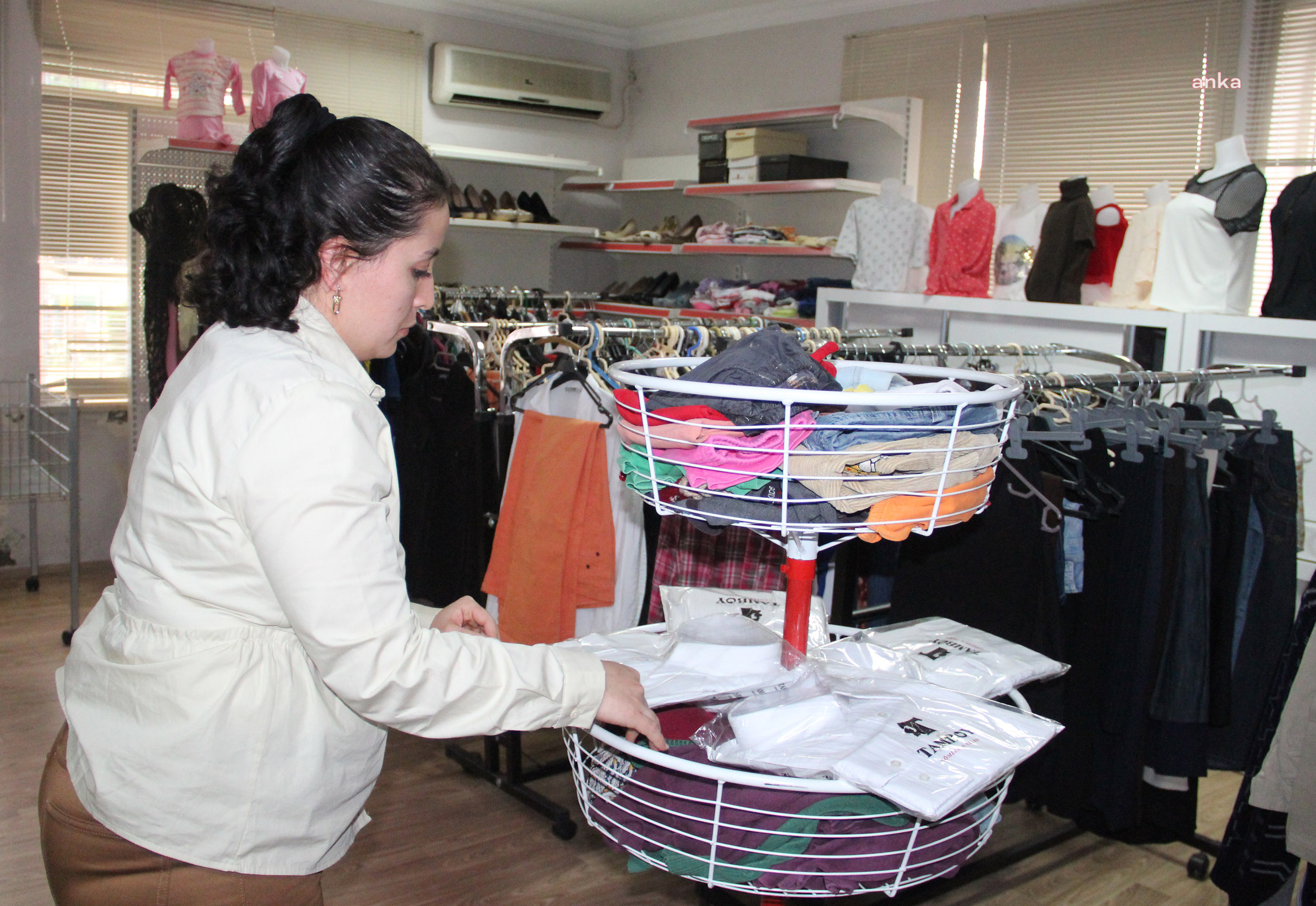 DÖŞEMEALTI'NDA "SOSYAL MARKET" GÖNÜLLERİ ISITIYOR