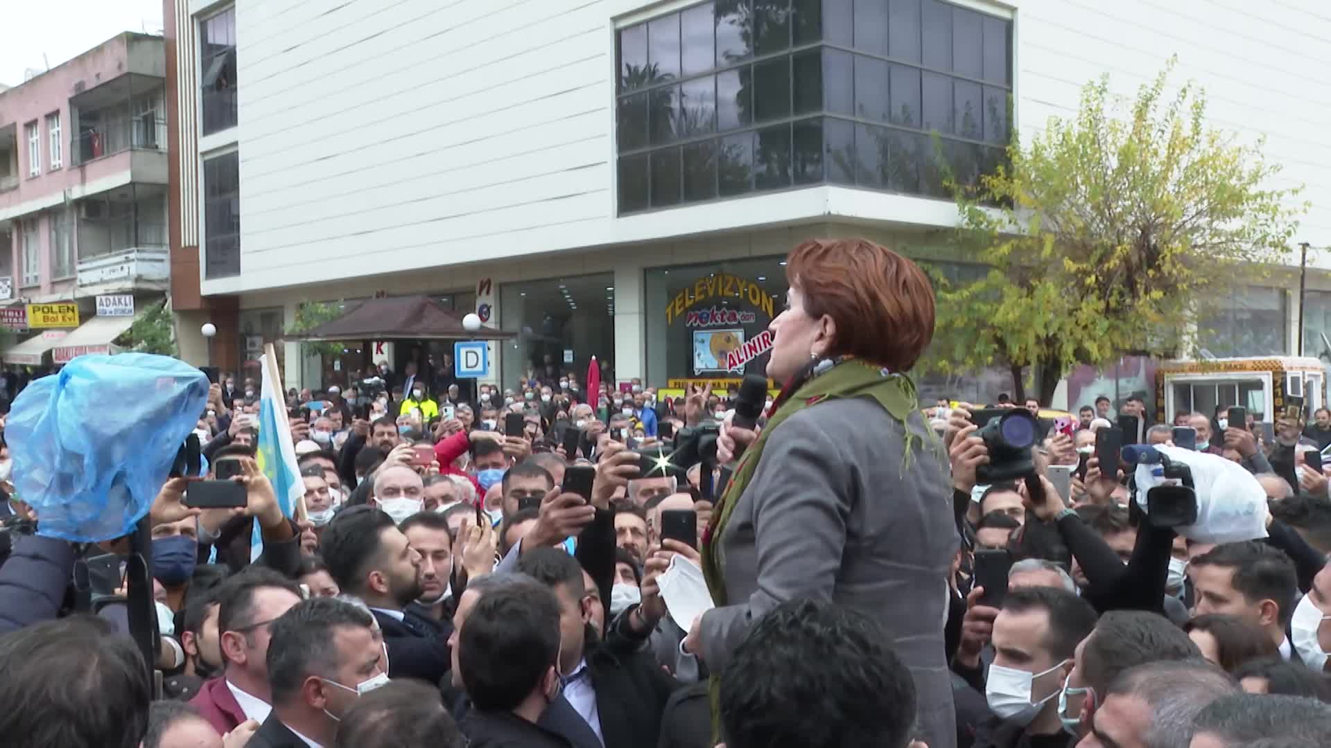 AKŞENER KADİRLİ'DE KONUŞTU: “SİZ VELİNİMETSİNİZ, EL ELE VERECEĞİZ SANDIKTA HELAL OYLARINIZLA BU HARAMİ DÜZENİ BİRLİKTE DEĞİŞTİRECEĞİZ”