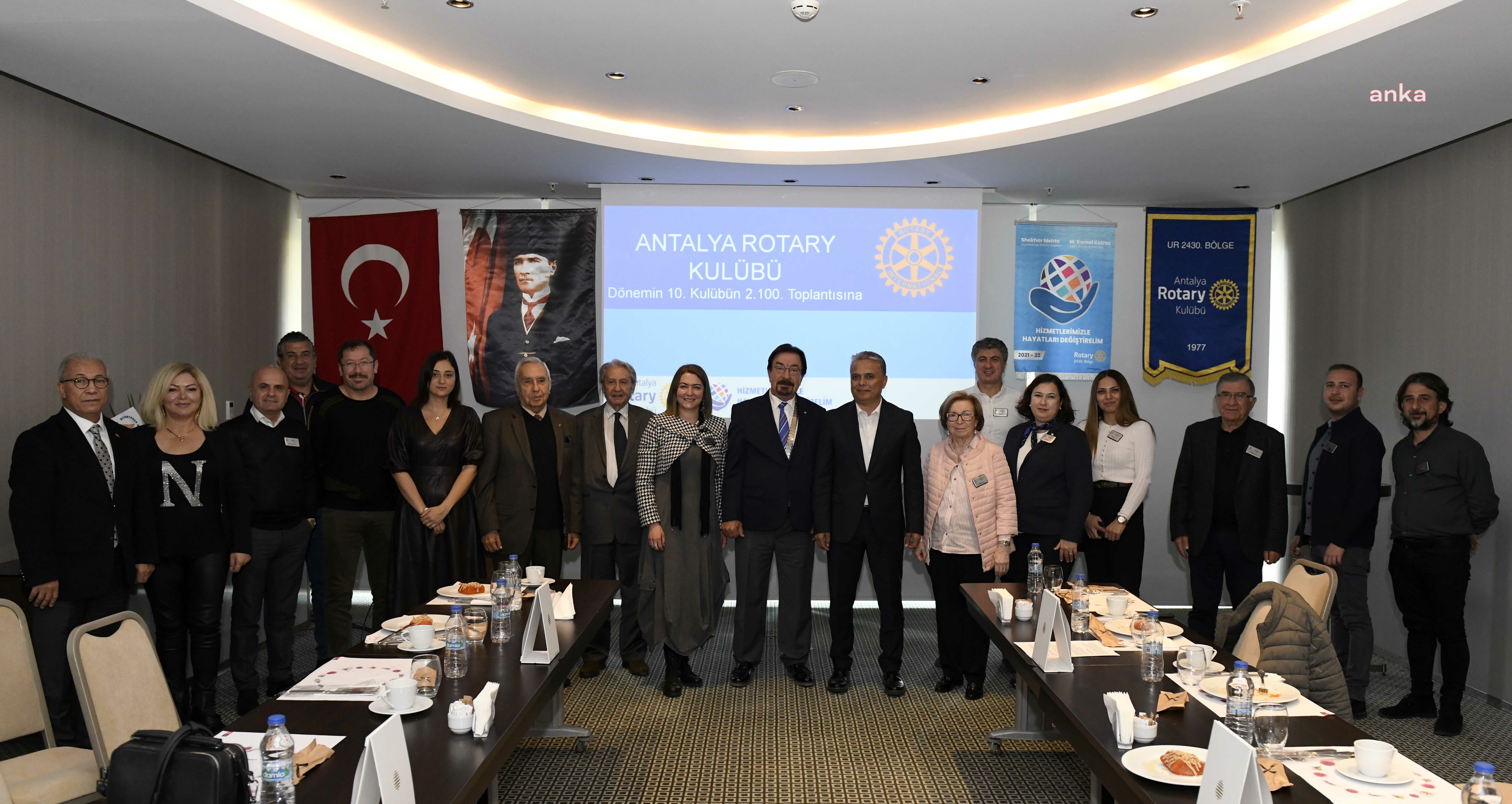 ÜMİT UYSAL: "TÜRKİYE'DE NE YOKSA ONU YAPMAYA ÇALIŞIYORUZ"