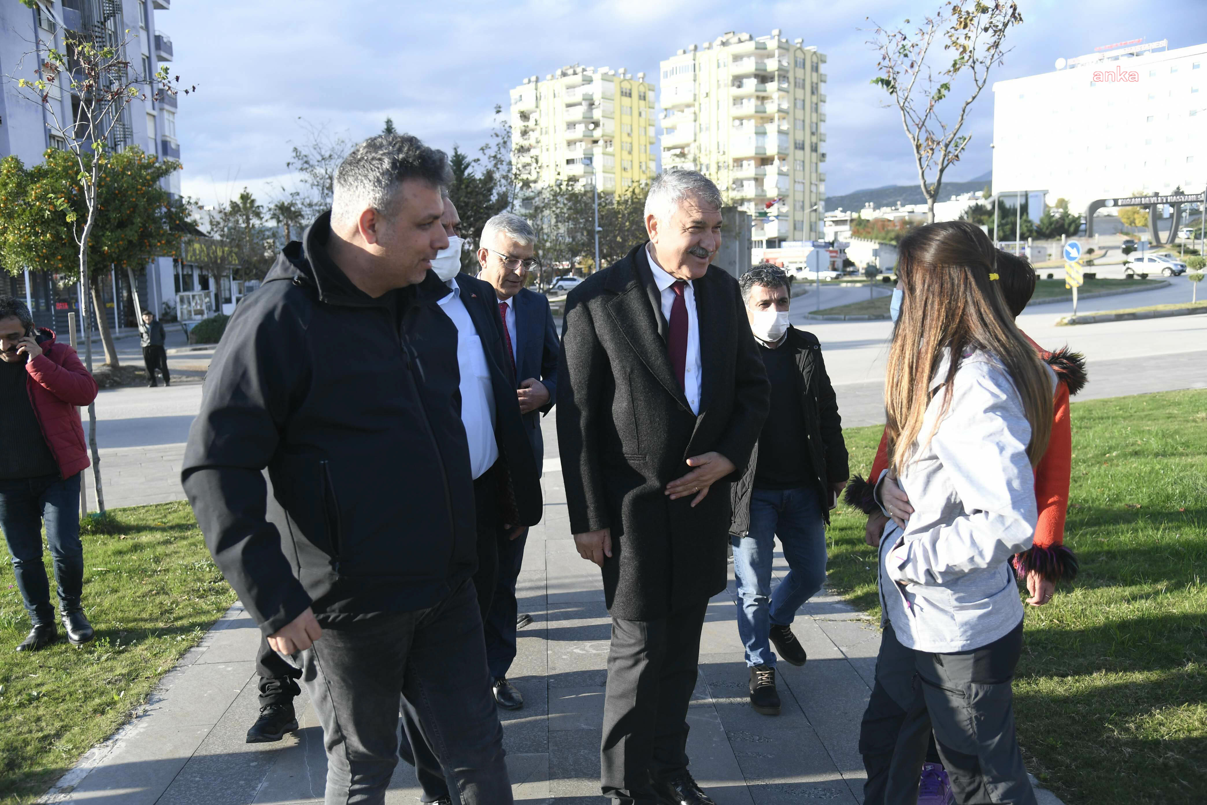 EDREMİT BELEDİYESİ'NDEN ZEYTİN HASADI