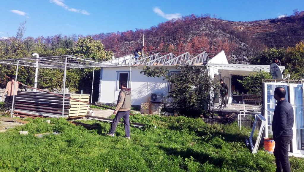 ÇÖKERTME KOYUNDA KAÇAK YAPILARIN YIKIMINA BAŞLANDI