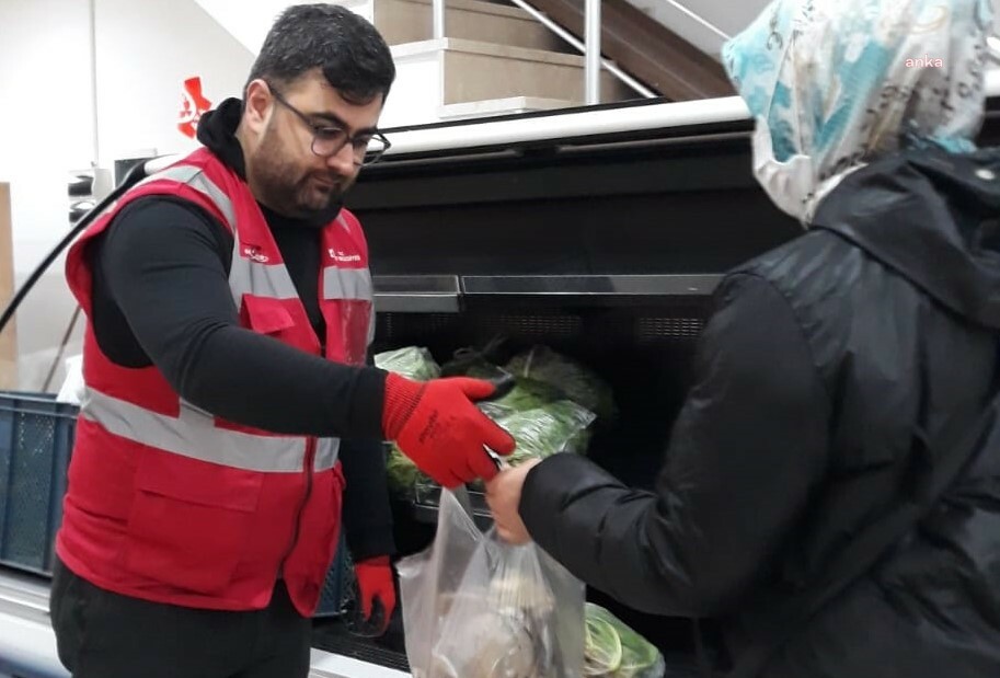 İZMİT HASADI YAPILAN MANTARLARI İHTİYAÇ SAHİPLERİNE ULAŞTIRIYOR