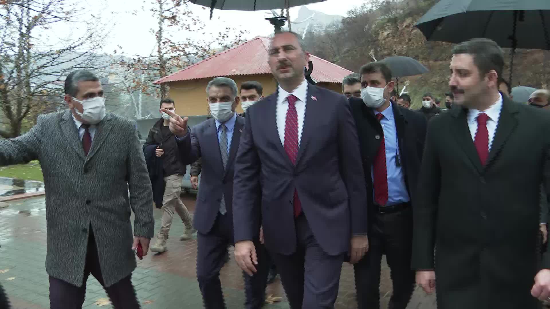 ADALET BAKANI GÜL, TUNCELİ CEMEVİ’NDE: “CEMEVLERİNİN HUKUKİ TALEPLERİNİ YERİNE GETİRECEĞİZ”