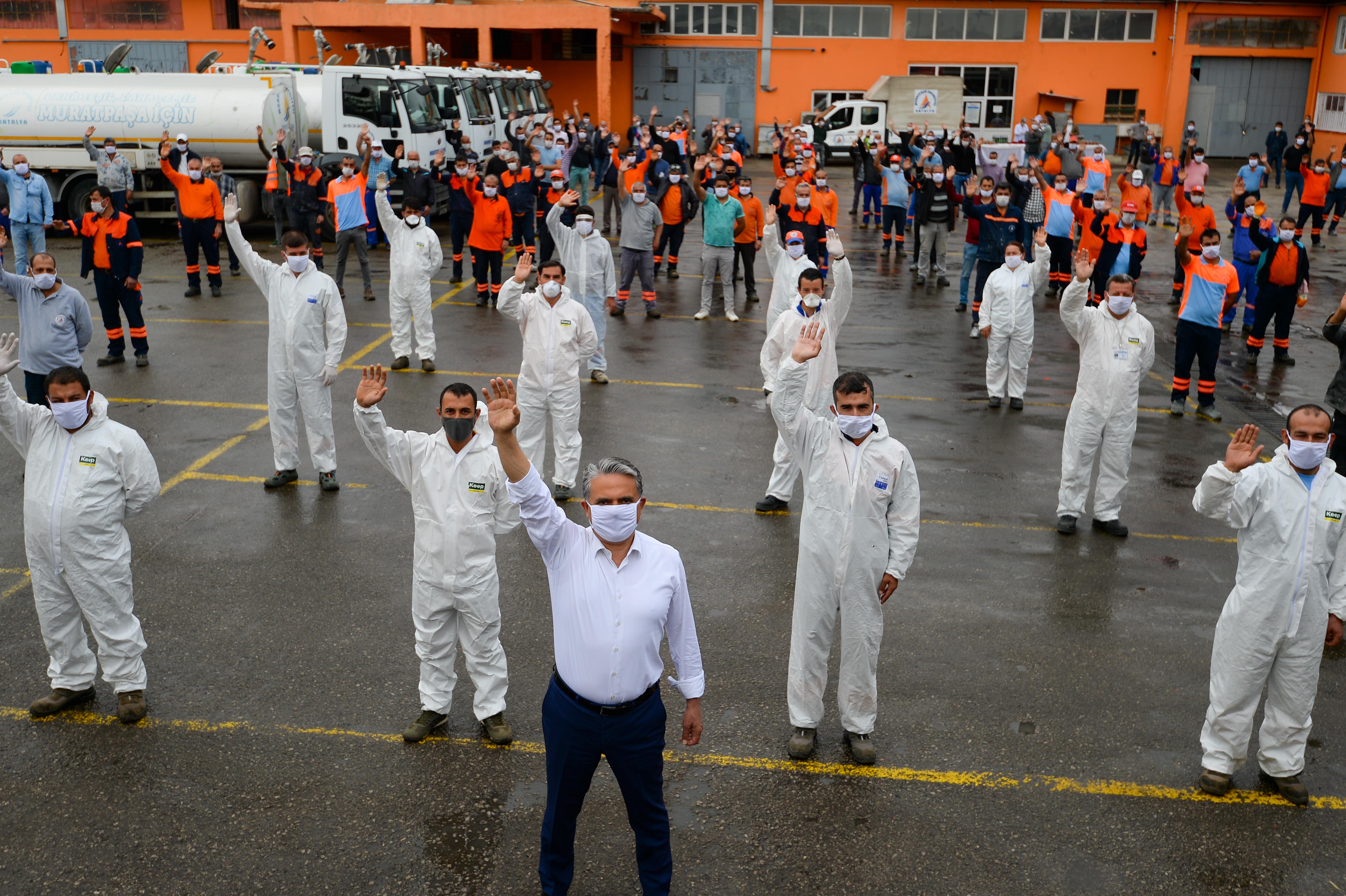 MURATPAŞA BELEDİYESİNDEN KORONA ŞARTLARINDA ÖZVERİLİ HİZMET