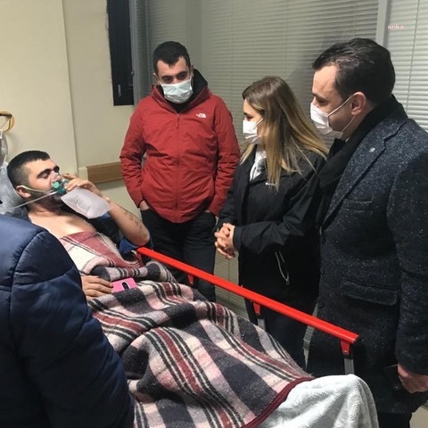 CHP'Lİ MİLLETVEKİLLERİ KINIK'TA YARALANAN MADEN İŞÇİLERİNİ ZİYARET ETTİ
