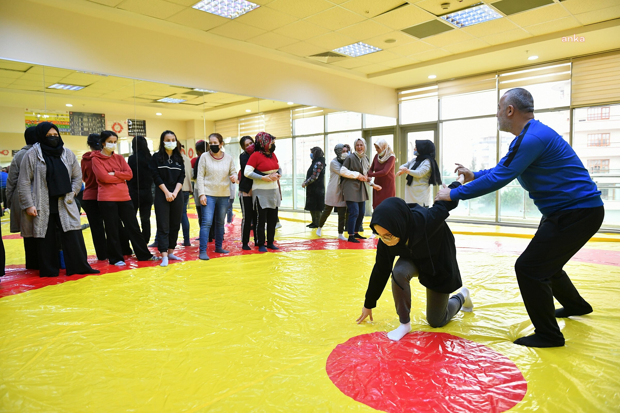 ANKARA BÜYÜKŞEHİR BELEDİYESİ’NDEN KADINLARA SAVUNMA SPORU EĞİTİMİ