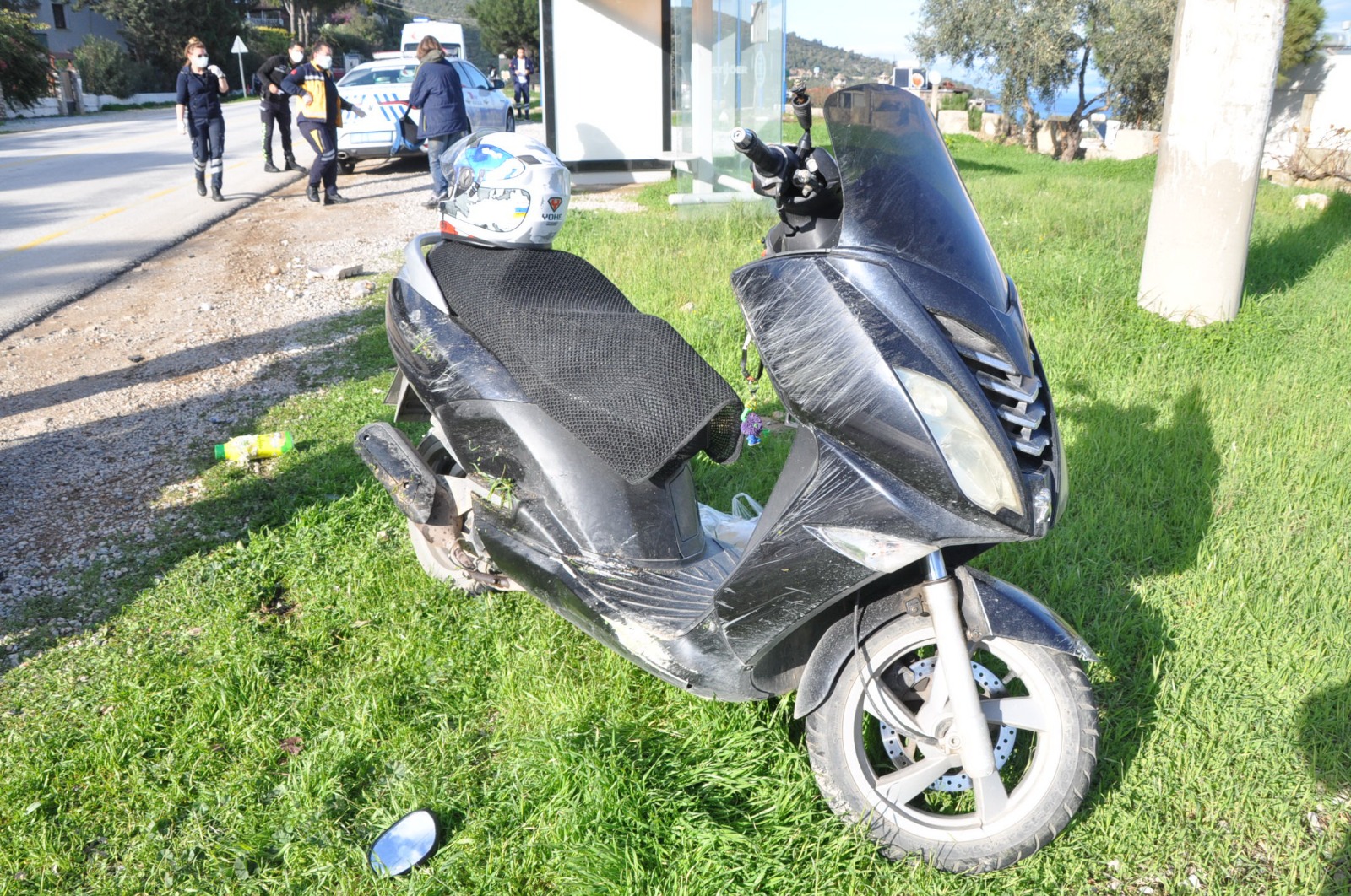 MOTOSİKLET SÜRÜCÜSÜNE ÇARPTI, HAKARET ETTİ, OLAY YERİNDE YARALI BIRAKIP KAÇTI