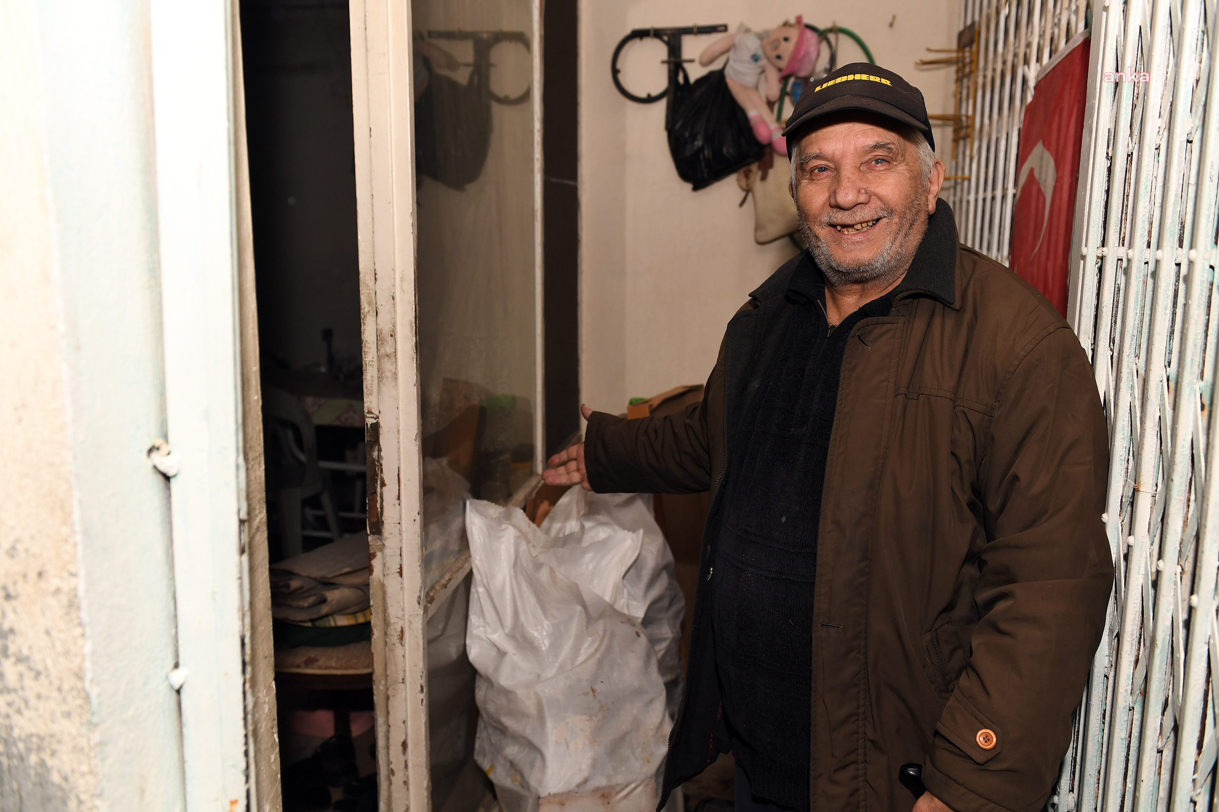 MERSİN BÜYÜKŞEHİR’DEN YAŞ ALMIŞ VATANDAŞLARA YAKACAK ODUN DESTEĞİ