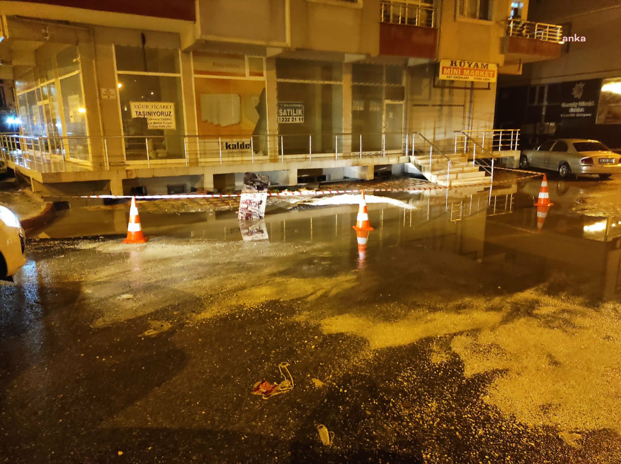 HATAY BÜYÜKŞEHİR EKİPLERİ, KENTTE ETKİLİ OLAN AŞIRI YAĞIŞIN ARDINDAN TEYAKKUZDA