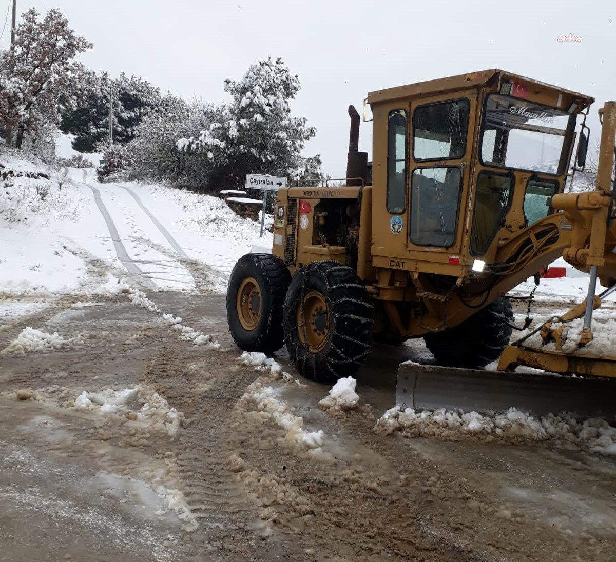 TURGUTLU BELEDİYESİ'NDEN HAFTA SONUNDA KAR MESAİSİ