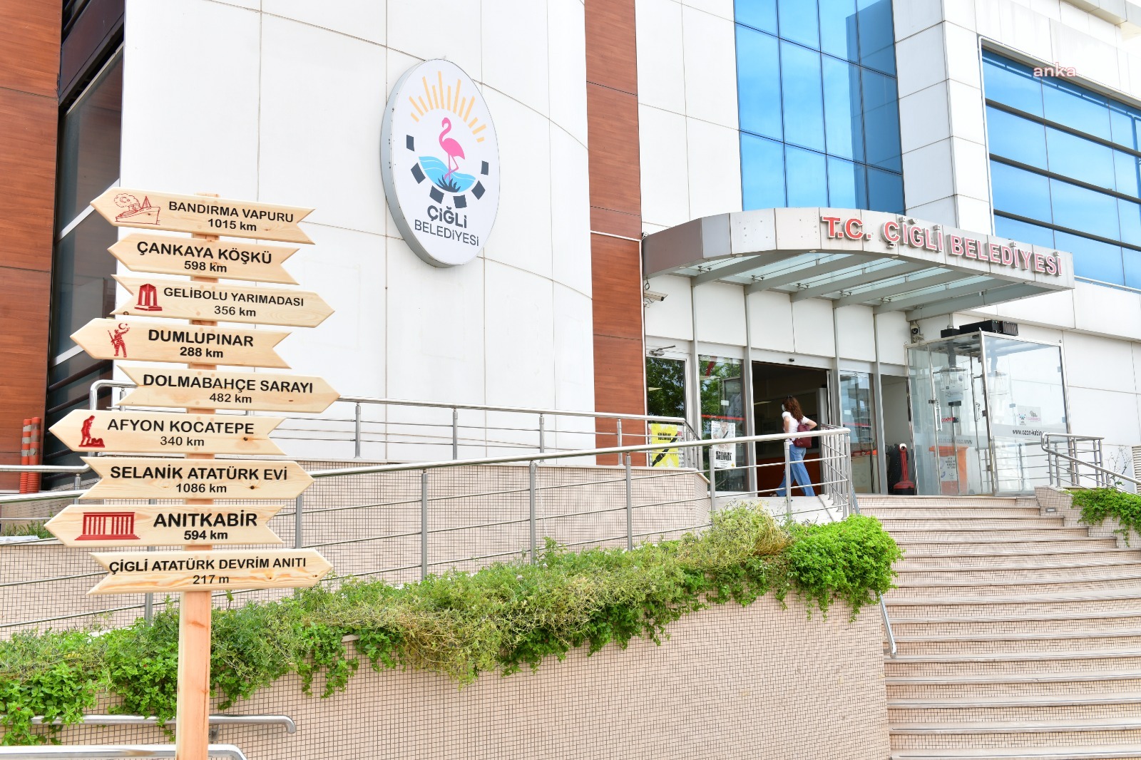 ÇİĞLİ BELEDİYESİ’NDE 3 MÜDÜRLÜK DAHA KADINLARA EMANET