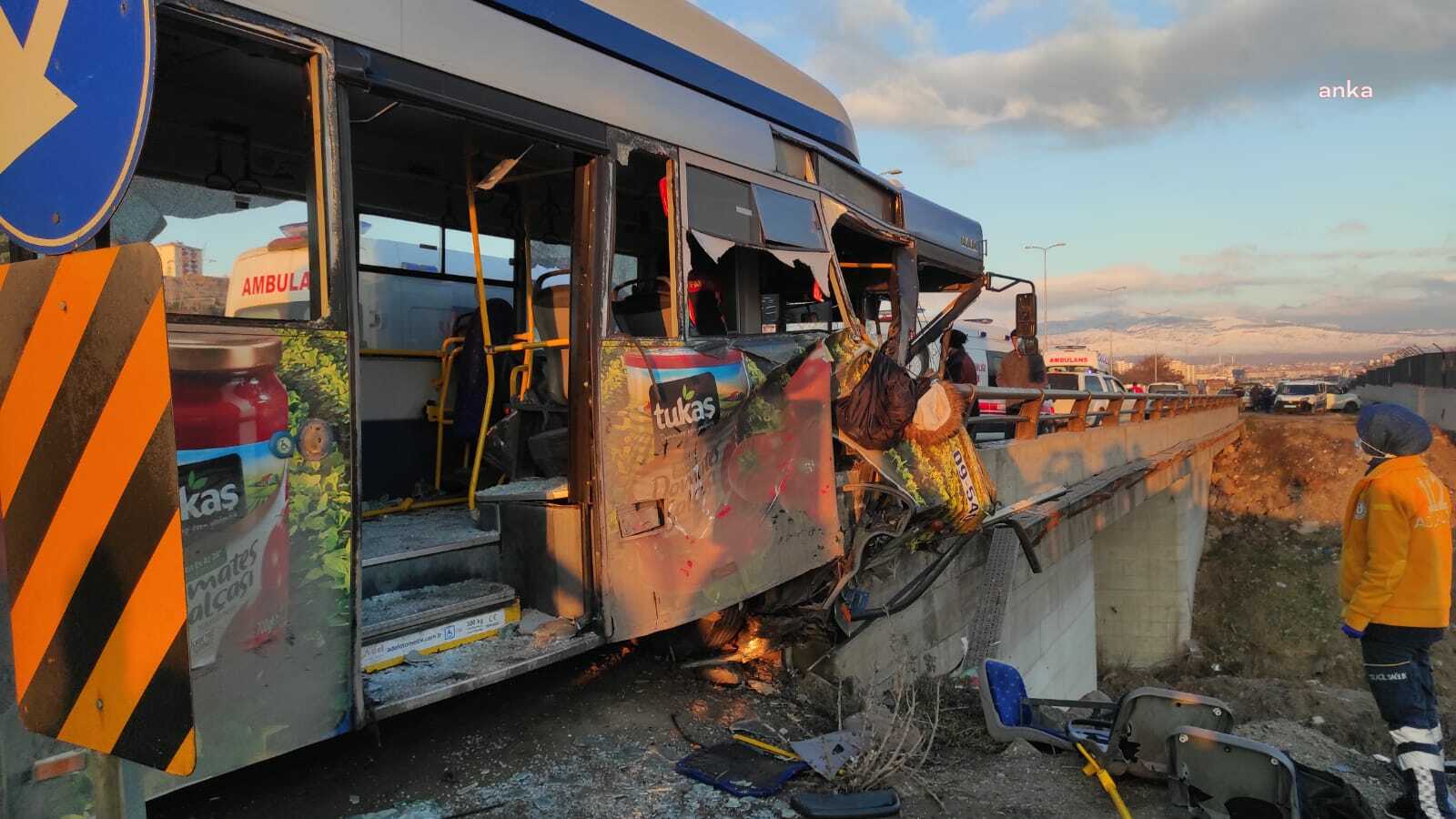 ANKARA'DA, SİNCAN-AYAŞ YOLUNDA HALK OTOBÜSÜ KAZA YAPTI: 24 KİŞİ YARALANDI