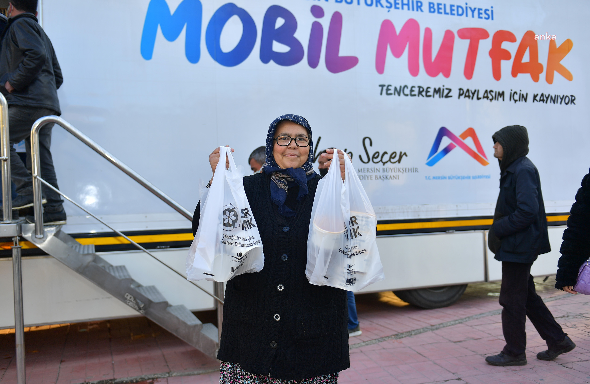 MERSİN BÜYÜKŞEHİR’İN MOBİL MUTFAK TIR'I İLÇE İLÇE GEZİYOR