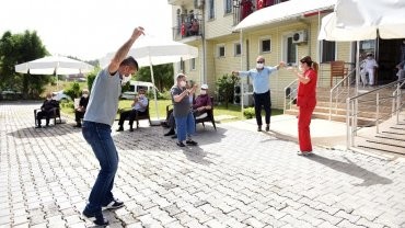 FETHİYE BELEDİYESİ BANDOSUNDAN HUZUREVİ SAKİNLERİNE MORAL KONSERİ