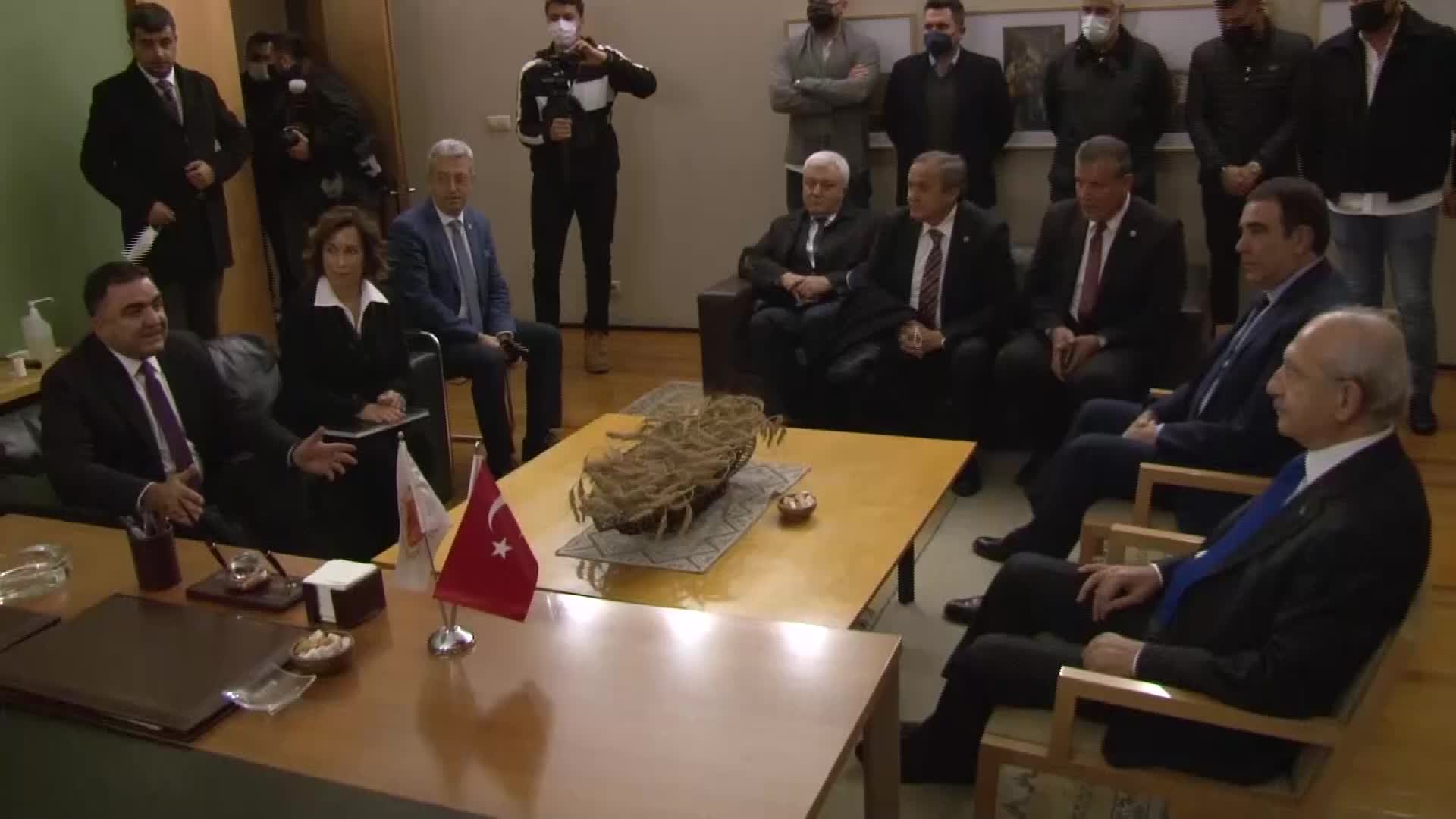 KILIÇDAROĞLU: “FAİZE DOLAR GARANTİSİ VERDİĞİNİZE GÖRE ÇİFTÇİNİN ÜRÜNÜNE DE DOLAR GARANTİSİ VERİN”