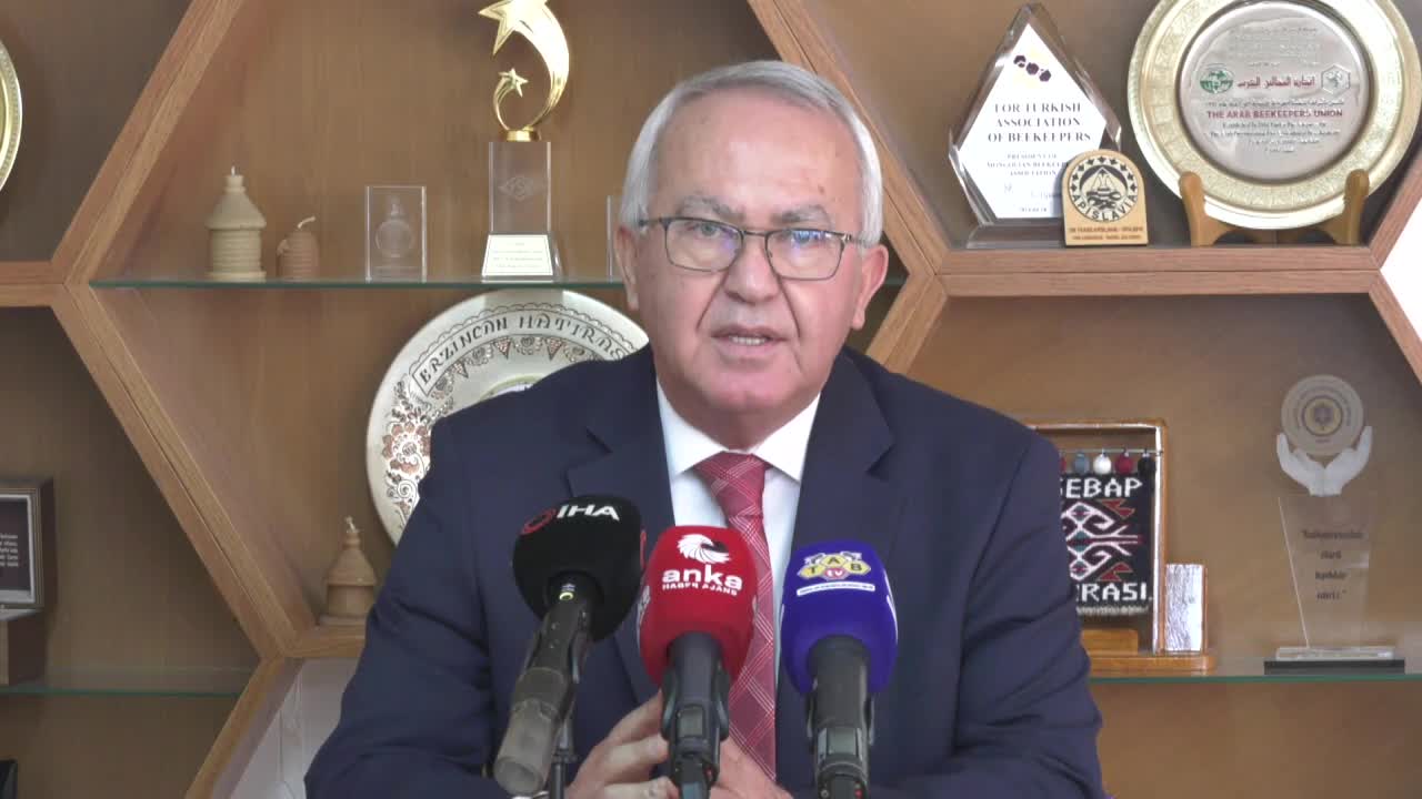 ARICILAR BİRLİĞİ BAŞKANI ŞAHİN, KOVAN BAŞINA 2 KİLOGRAM ŞEKER VE GEZGİN ARICILAR İÇİN MAZOT DESTEĞİ İSTEDİ