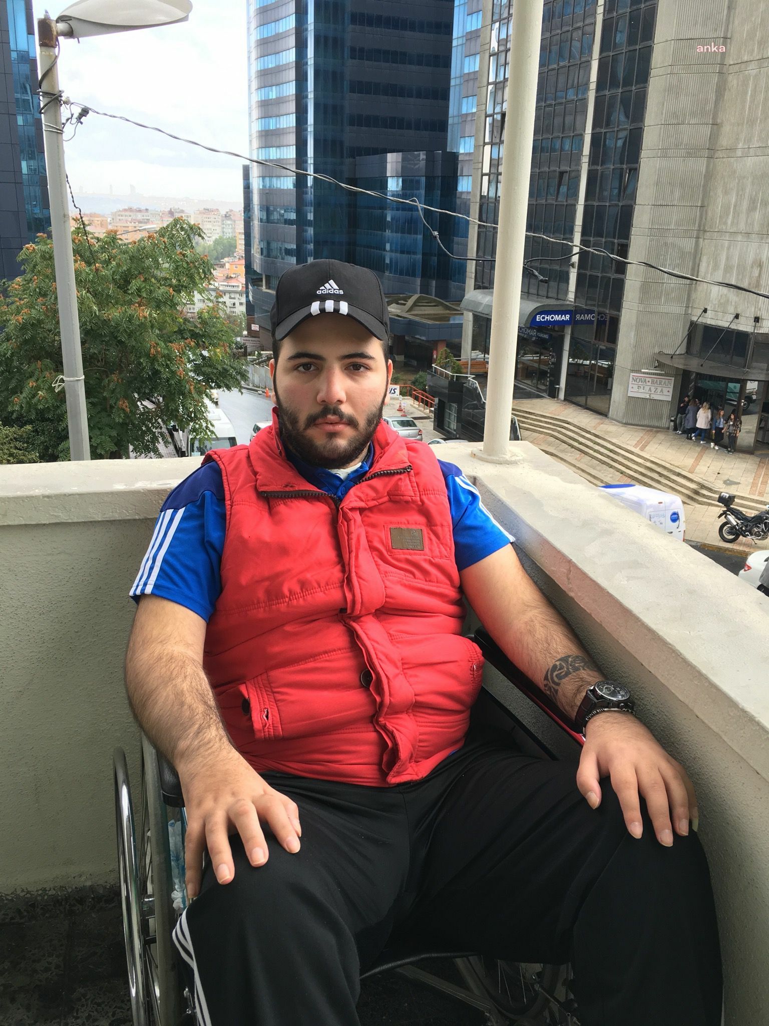 CHP’Lİ ÖZEL, GAZİ MAHALLESİ'NDE VURULARAK ÖLDÜRÜLEN EMRE ÇAVUŞ’U MECLİS GÜNDEMİNE TAŞIDI