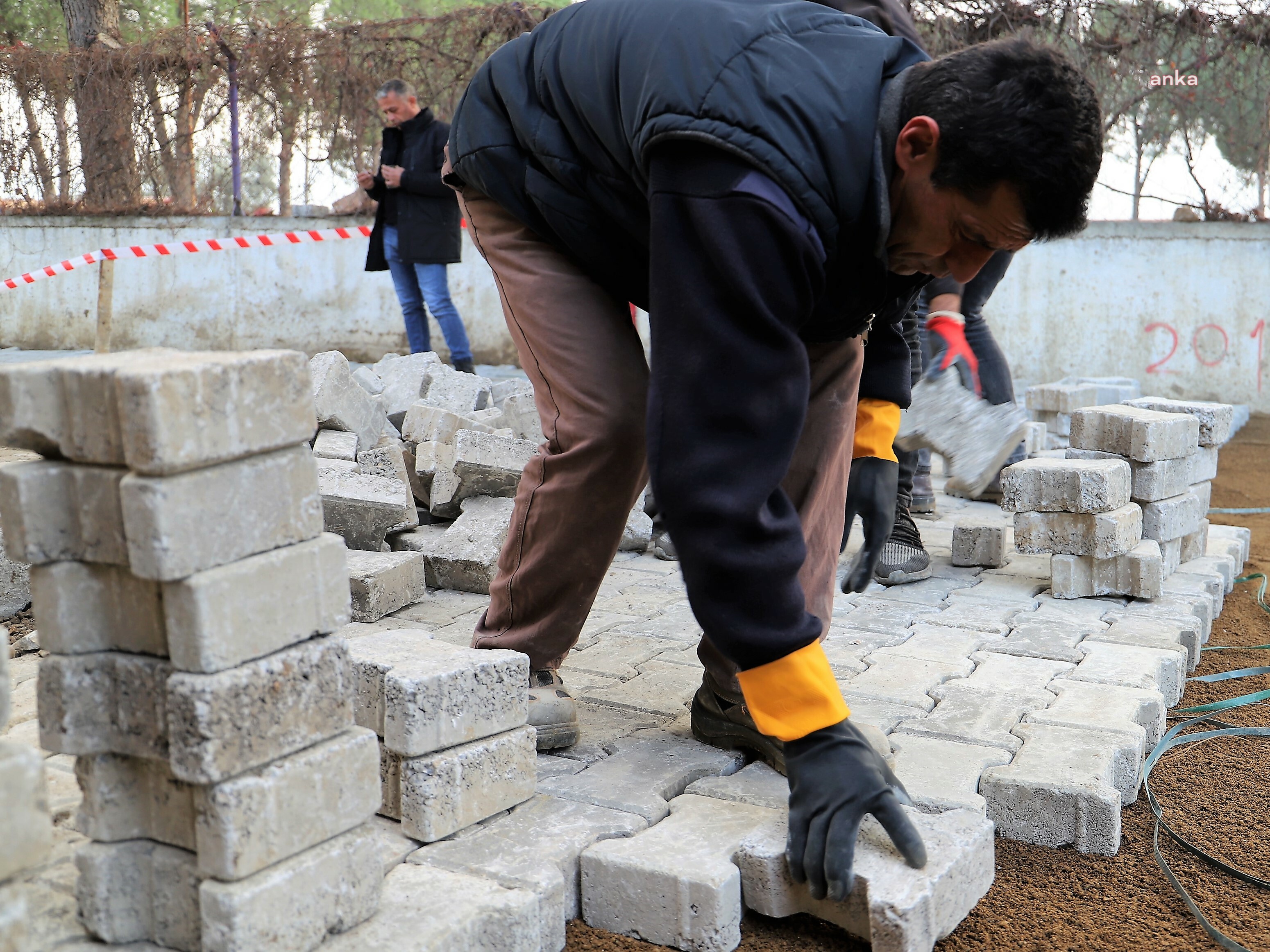 ÖDEMİŞ’TE 2021’DE 255 BİN METREKARELİK KİLİT PARKE TAŞ MESAİSİ