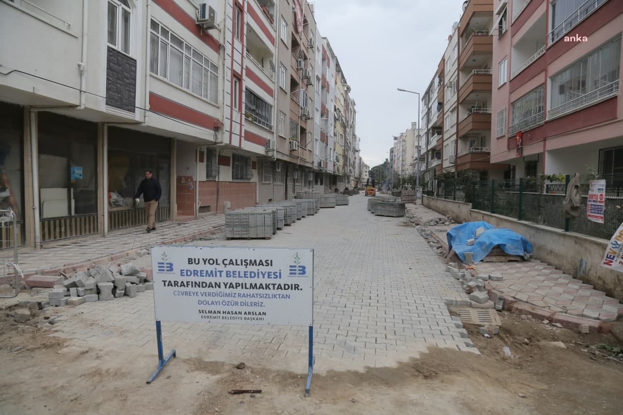 EDREMİT BELEDİYESİ YOL ÇALIŞMALARINA DEVAM EDİYOR