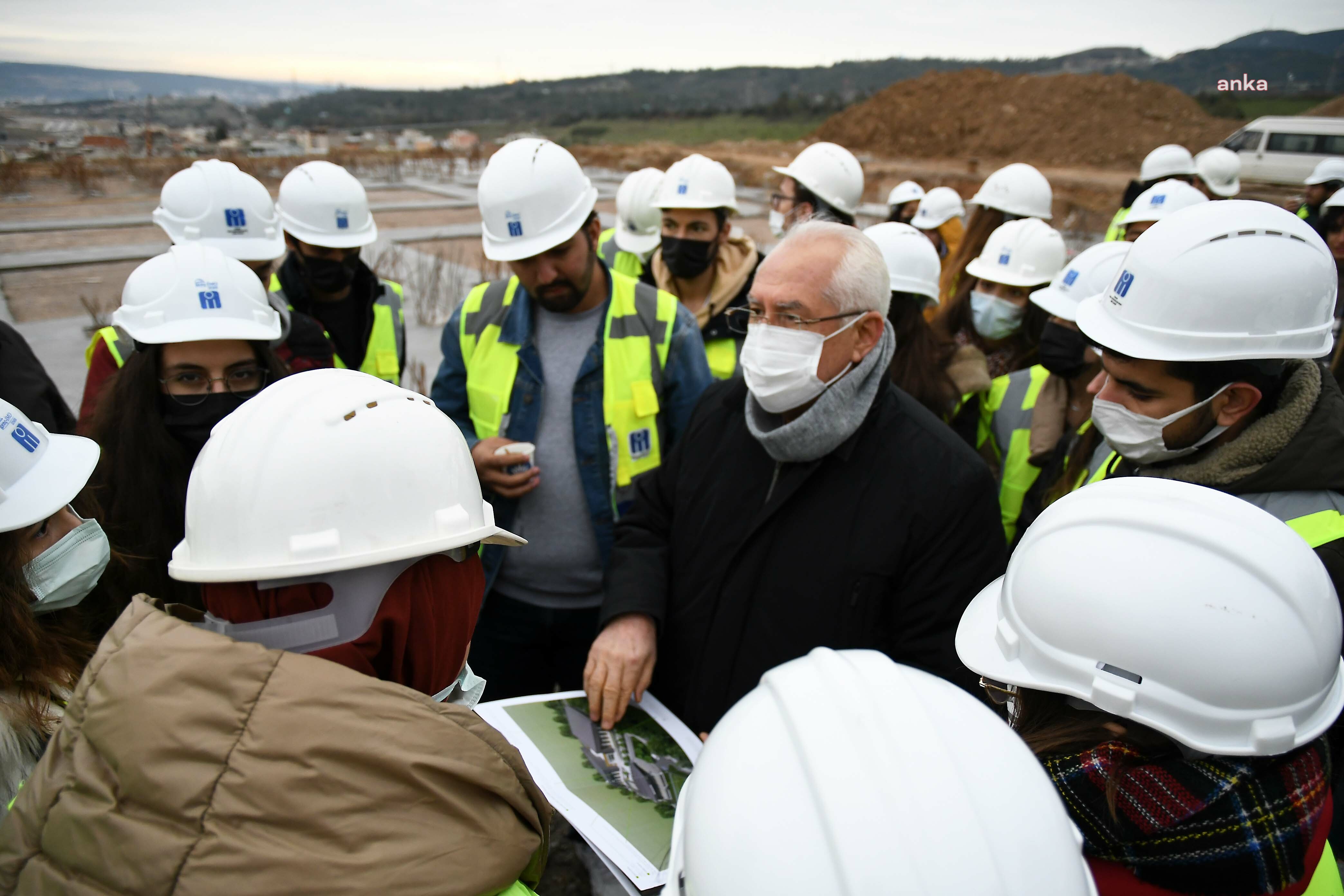BAŞKAN SELVİTOPU, MÜHENDİS ADAYLARI İLE ŞANTİYEDE BULUŞTU
