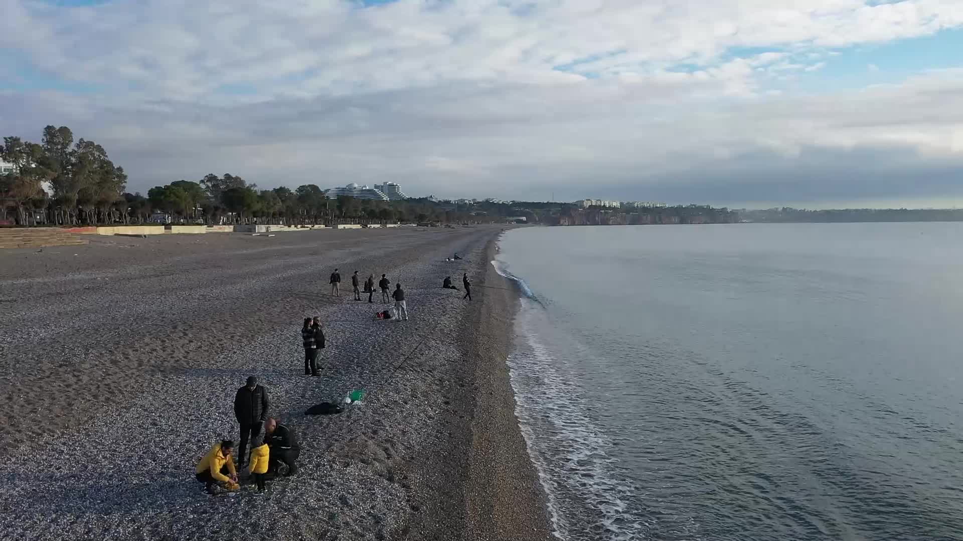 KONYAALTI’NDA BALON BALIĞI AVLAMA YARIŞMASI