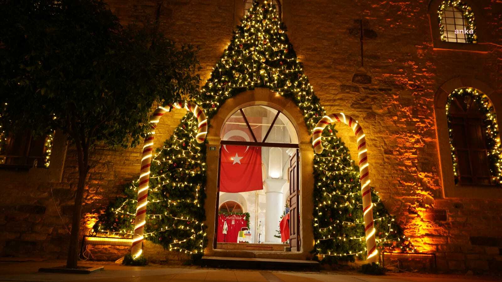 ÇEŞME YENİ YILDA IŞIL IŞIL