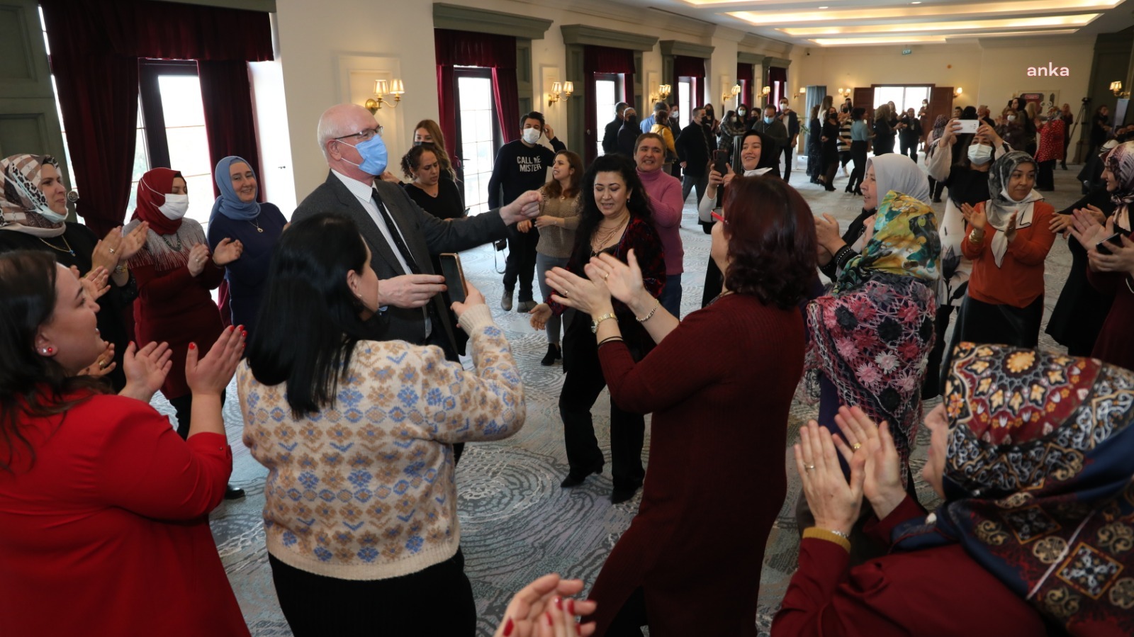 ODUNPAZARI BELEDİYE BAŞKANI KURT, YENİ YILI KADINLAR İLE KUTLUYOR