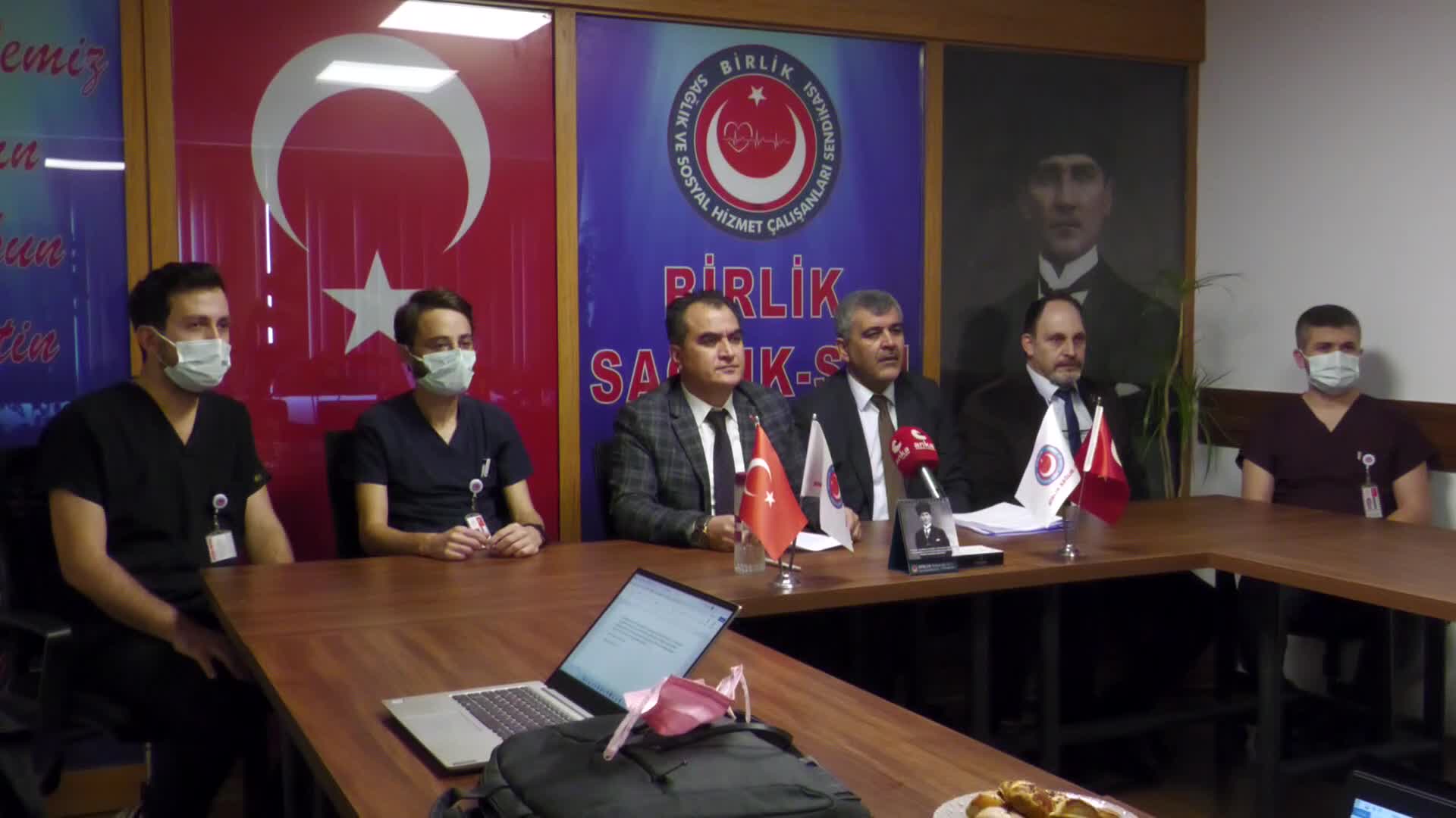BAŞHEKİM YARDIMCISI, SAĞLIK ÇALIŞANLARINA "SİZİN YAPTIĞINIZ İŞİ SOKAKTAN İTİ ÇEVİRSEM O BİLE YAPAR" DEDİ İDDİASI