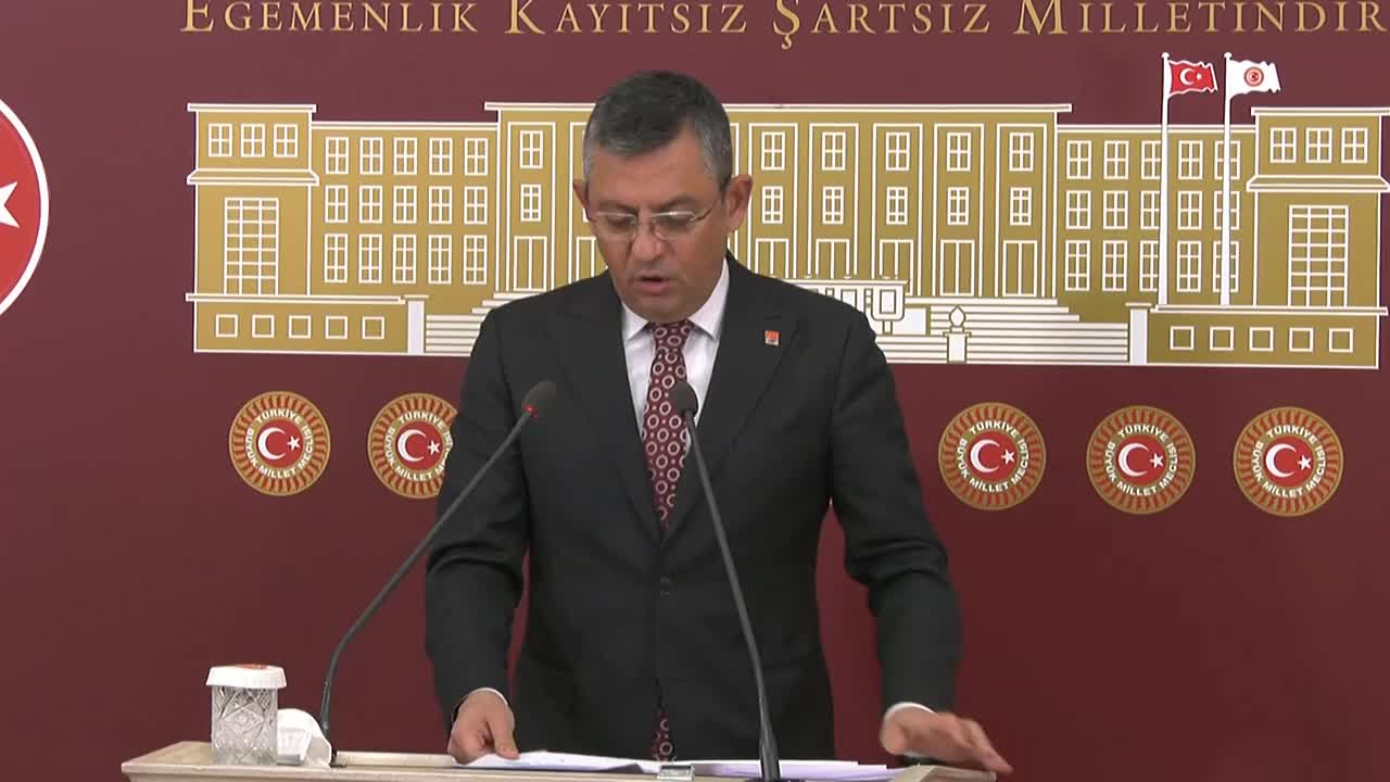 ÖZEL’DEN SOYLU’YA TEPKİ: KAYBETTİRDİĞİ İSTANBUL’A İNTİKAM TEFTİŞİ YAPIYOR
