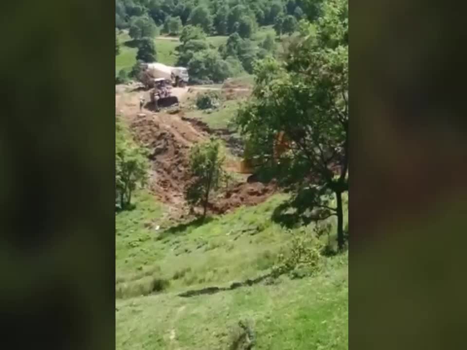 "BURSA’DA ‘AĞAÇ KATLİAMI’ YASAK DİNLEMEDİ"