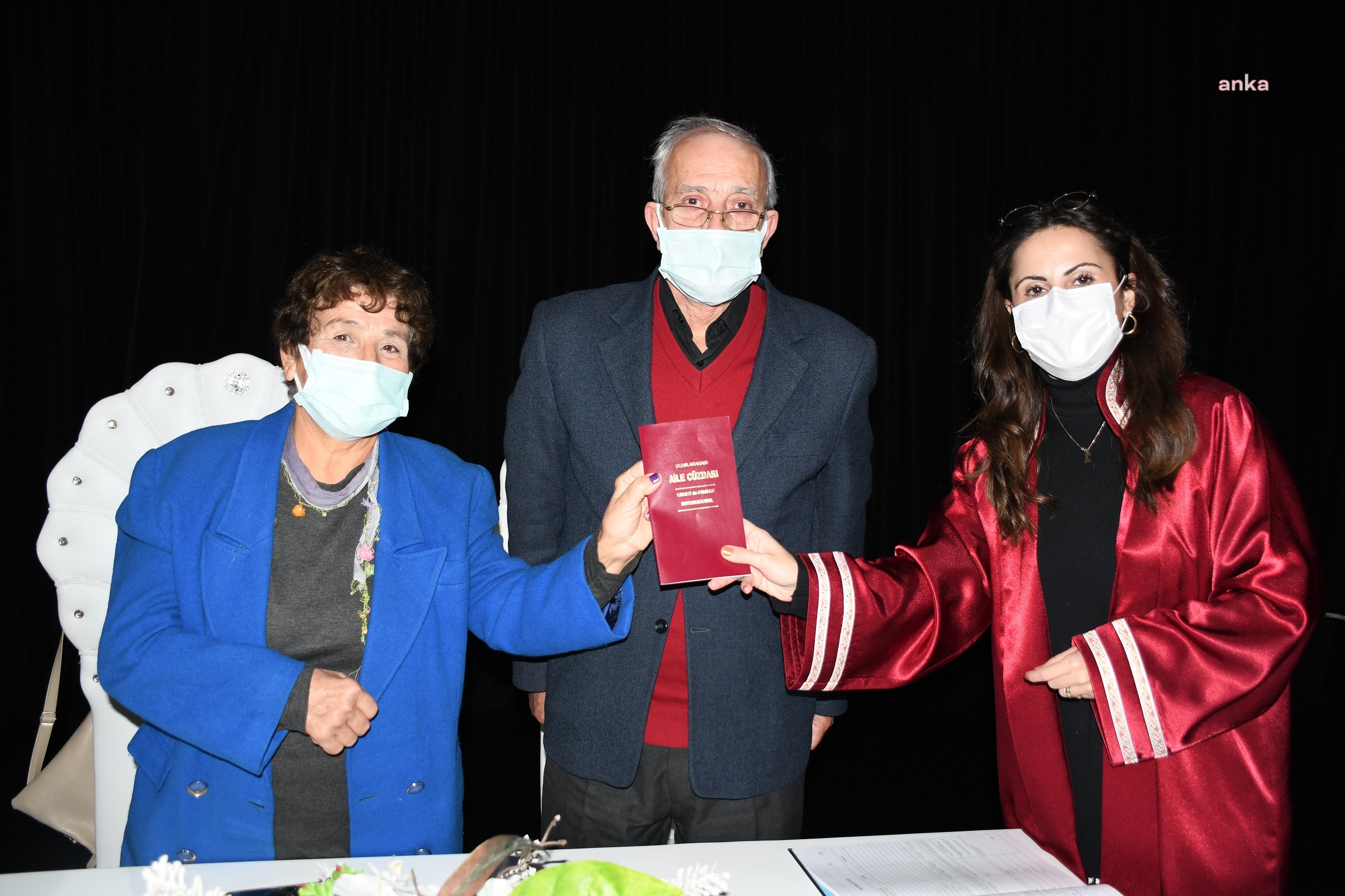KUŞADASI’NDA BİR YILDA 905 ÇİFT MUTLULUĞA İMZA ATTI