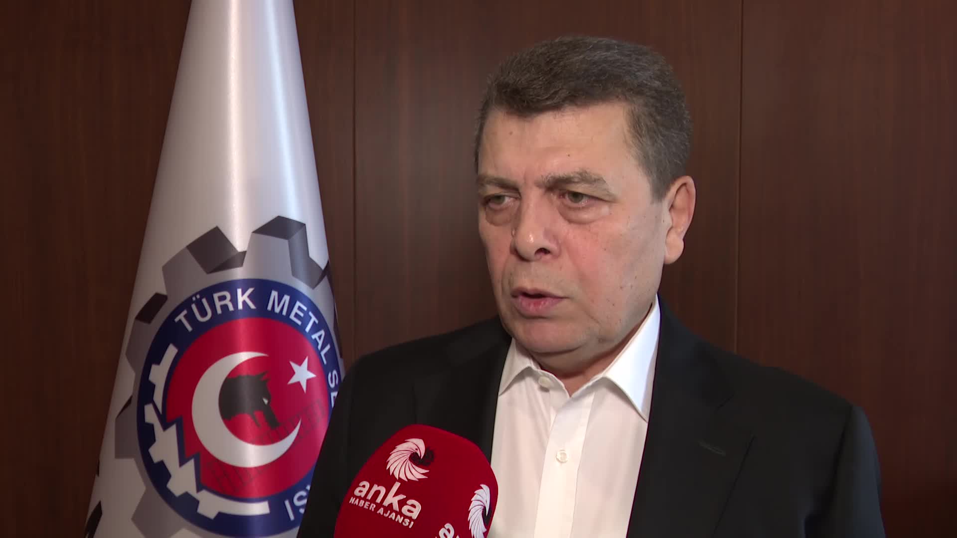 PEVRUL KAVLAK: "BİZİM GREVİMİZİ ERTELERLERSE BİZ İŞLETMELERE FALAN GİRMEYİZ"