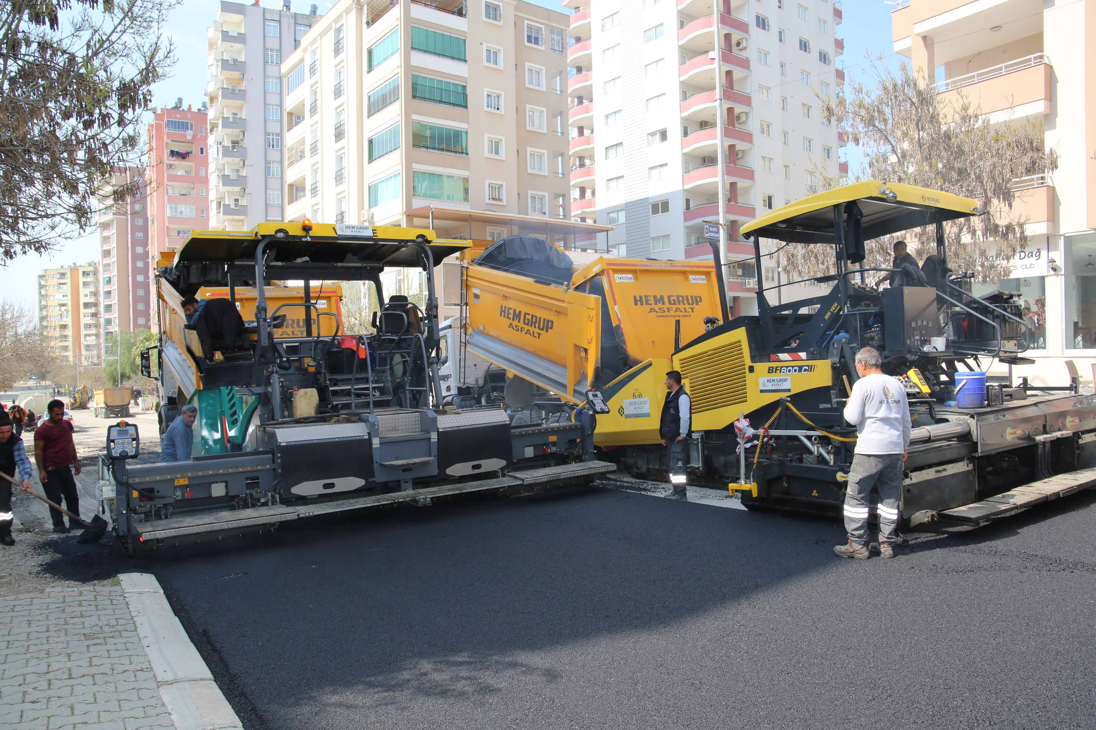 ÇUKUROVA VE CEYHAN'DA ASFALT ÇALIŞMASI