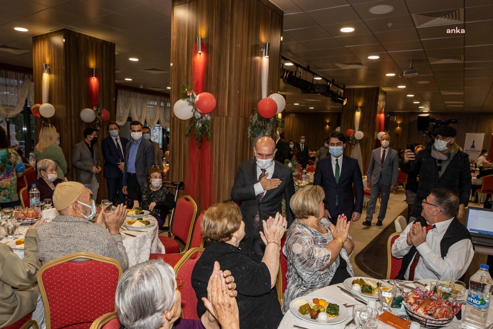 BAŞKAN SOYER HUZUREVİ SAKİNLERİNİN YENİ YILINI KUTLADI