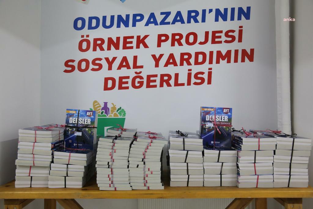 ODUNPAZARI BELEDİYESİ'NDEN SINAVLARA HAZIRLANAN GENÇLER İÇİN SORU BANKASI