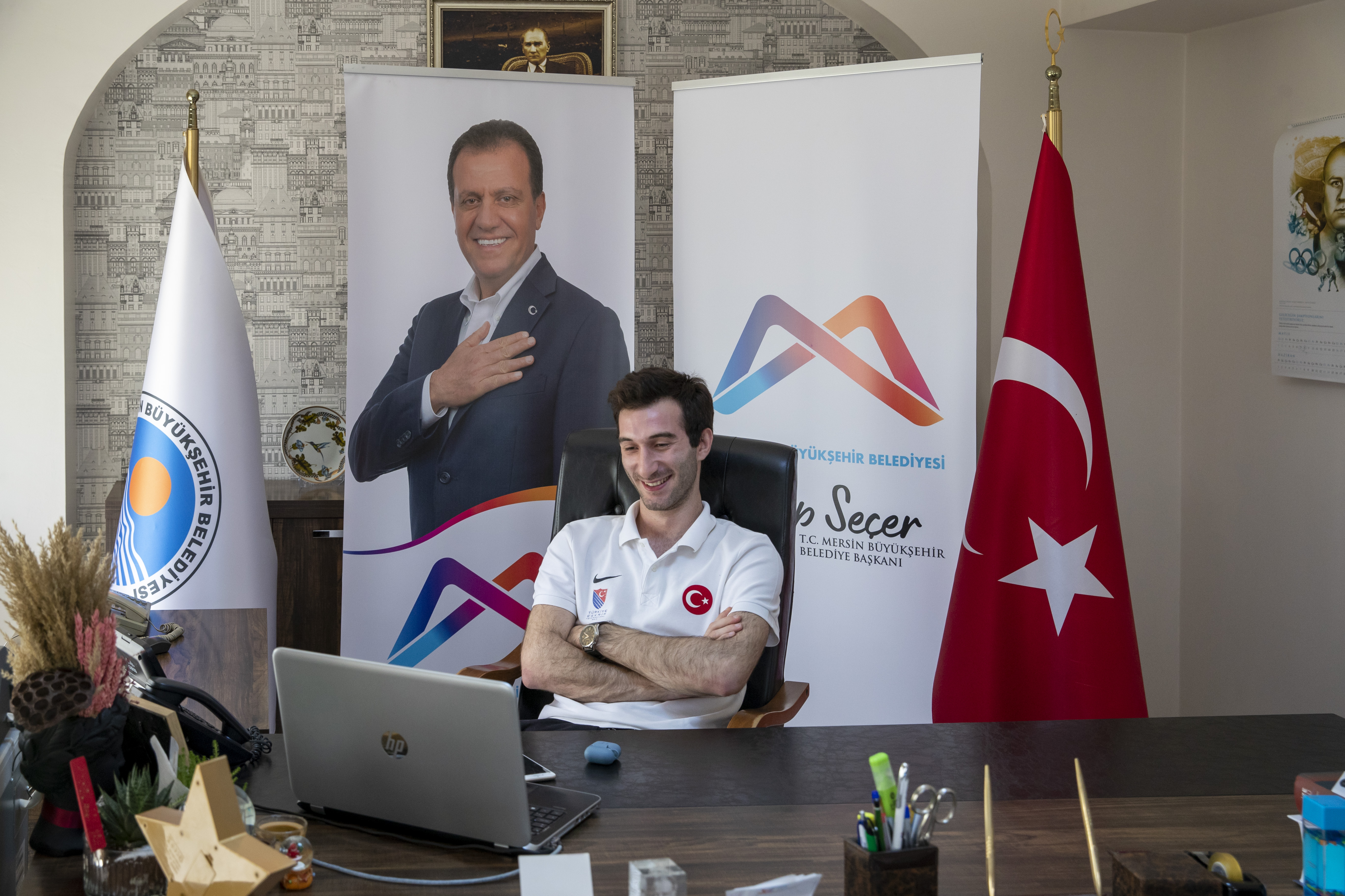 MERSİN BÜYÜKŞEHİR BELEDİYESİ, MİLLİ SPORCU ALİ EGE SAY’I CANLI KONFERANSTA KILIÇDAROĞLU VE SPORCULARLA BULUŞTURDU