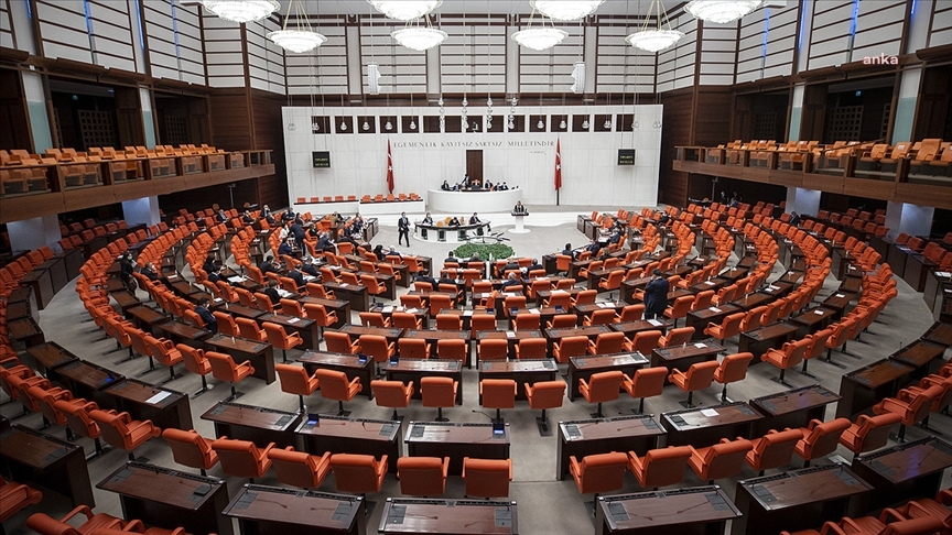 ÖĞRETMENLİK MESLEK KANUNU TBMM’DE: ÖĞRETMENLİK, ÜÇ 'KARİYER' BASAMAĞINA AYRILDI
