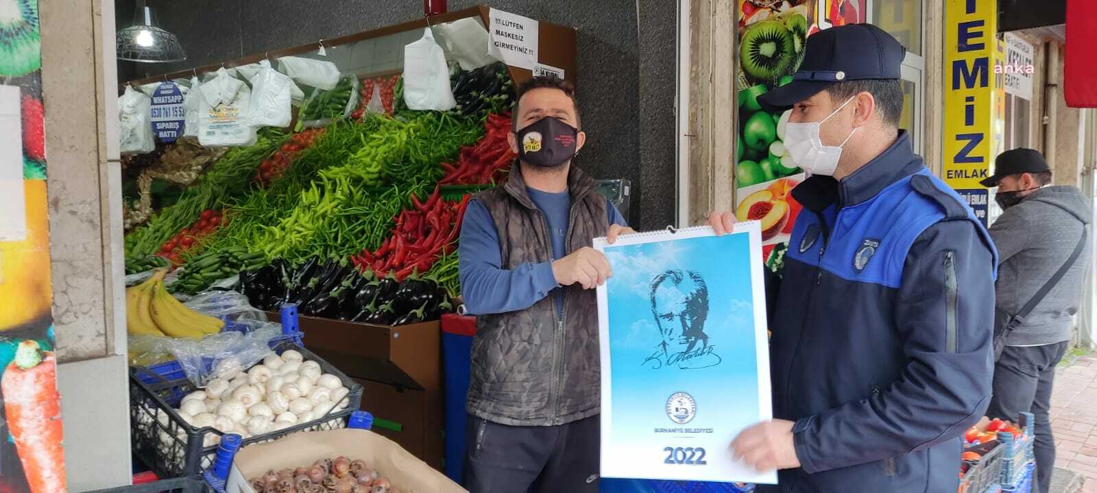 BURHANİYE BELEDİYE BAŞKANI DEVECİLER’DEN BURHANİYE ESNAFINA ATATÜRK TAKVİMİ